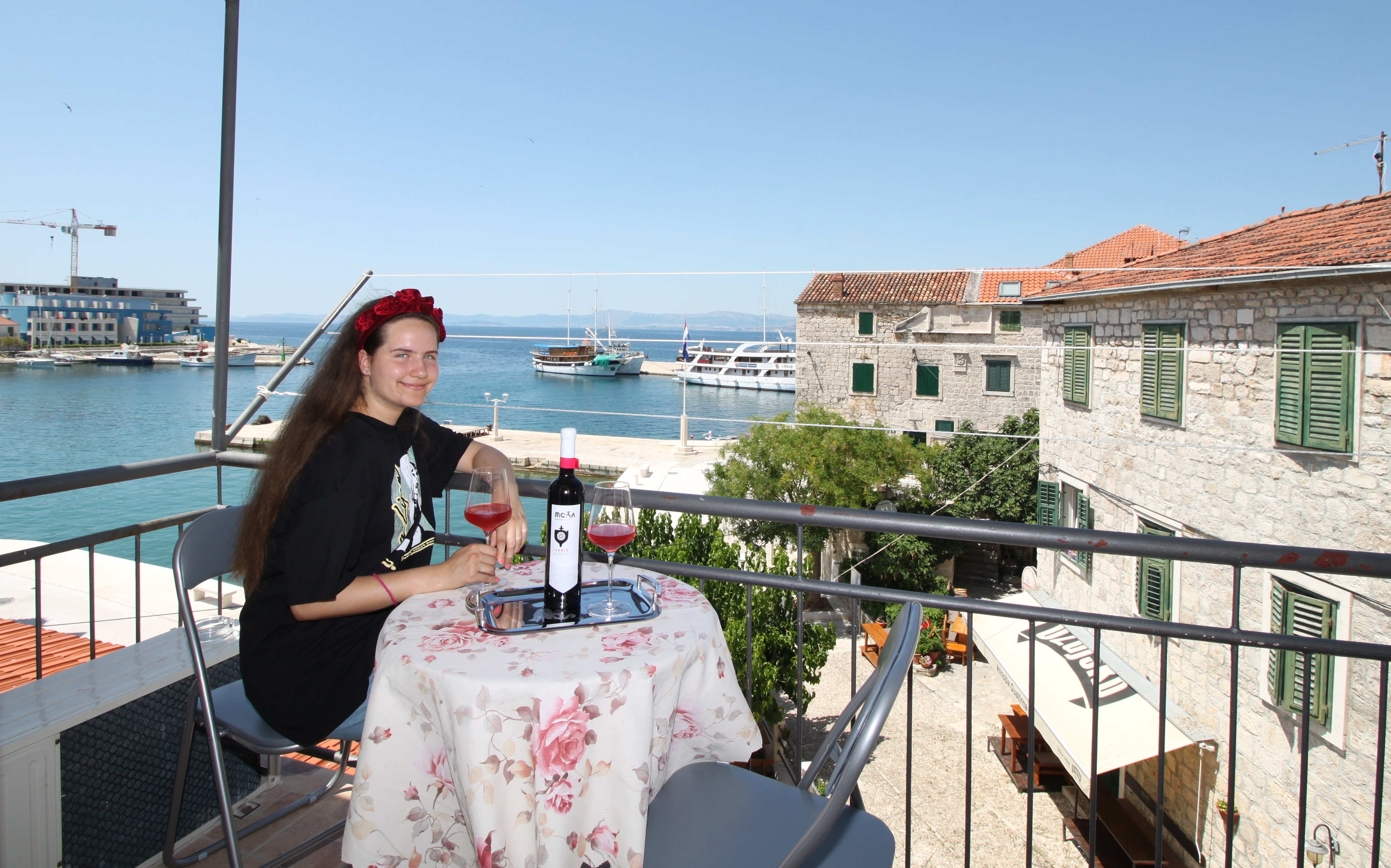 One bedroom apartment with balcony and sea view Postira, Brač  A-a