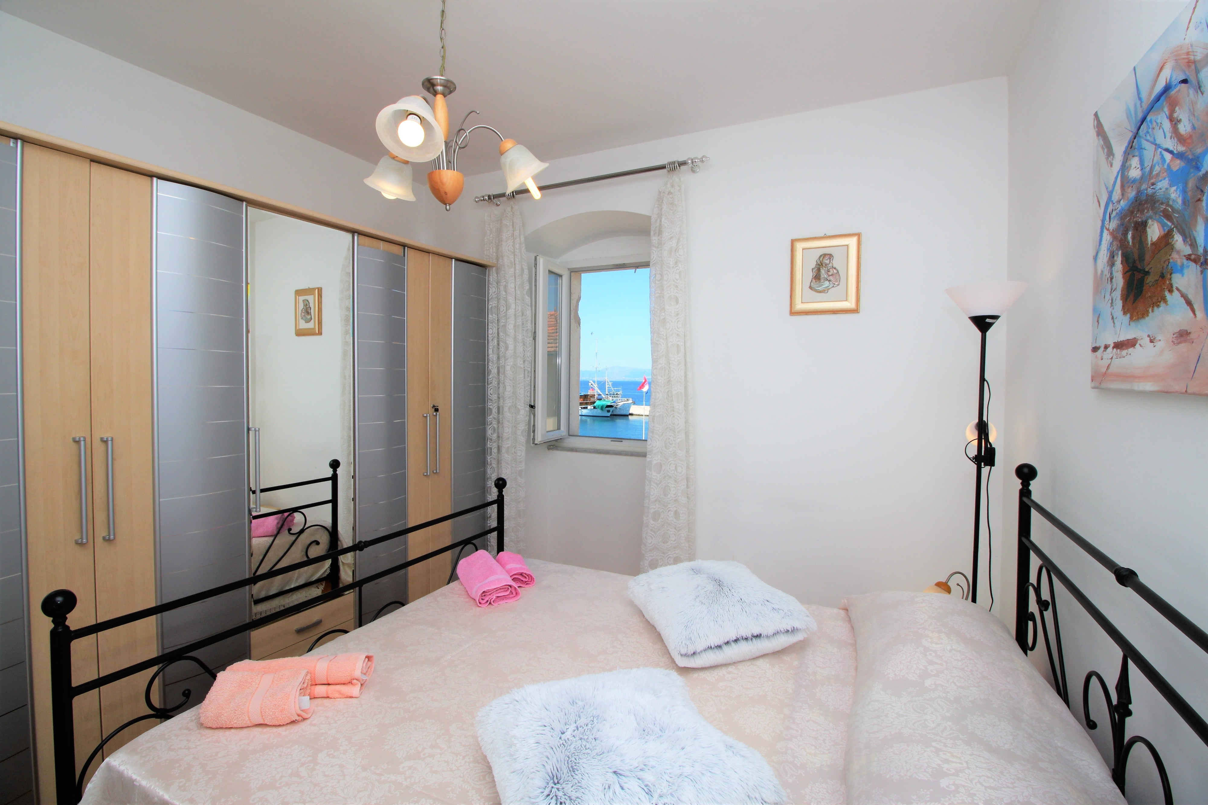 One bedroom apartment with balcony and sea view Postira, Brač (A-18971-a) One bedroom apartment with balcony and sea view Postira, Brač (A-18971-a)