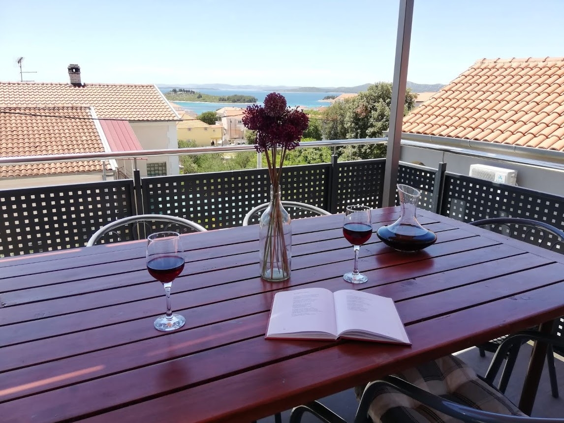 Two bedroom apartment with terrace and sea view Pakoštane, Biograd  A-a
