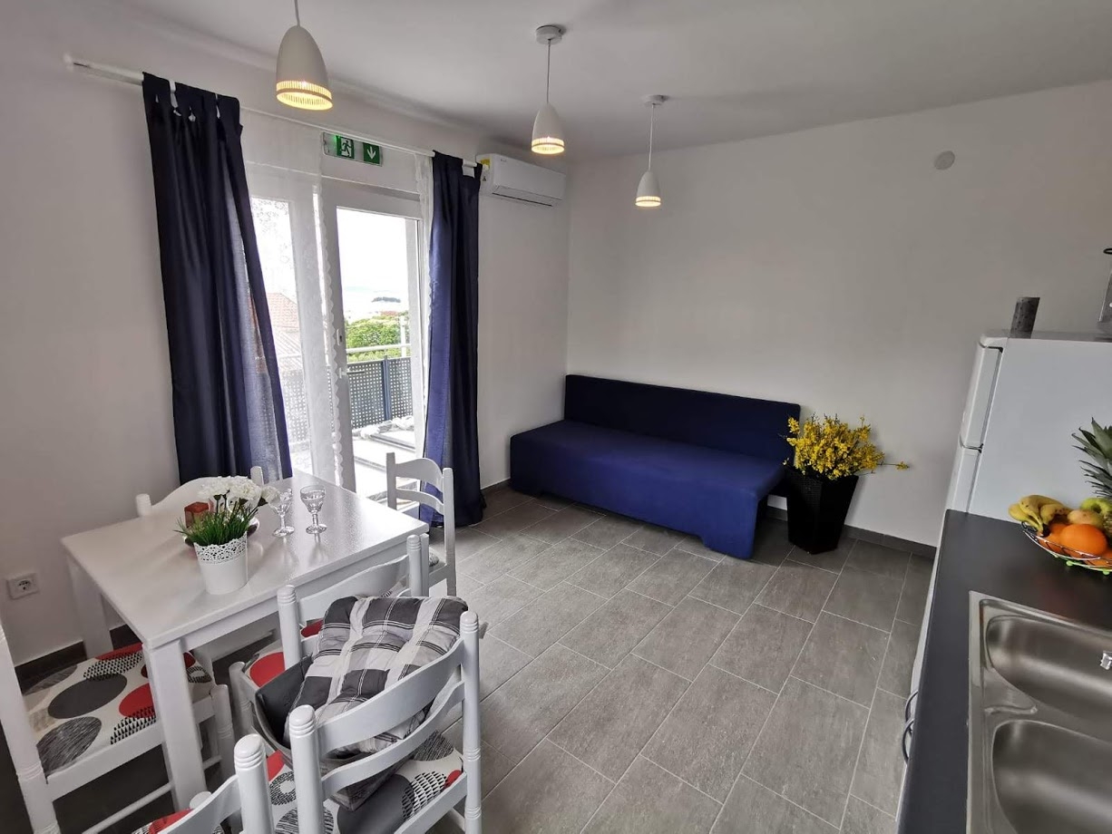 One bedroom apartment with terrace and sea view Pakoštane, Biograd (A-18979-d)