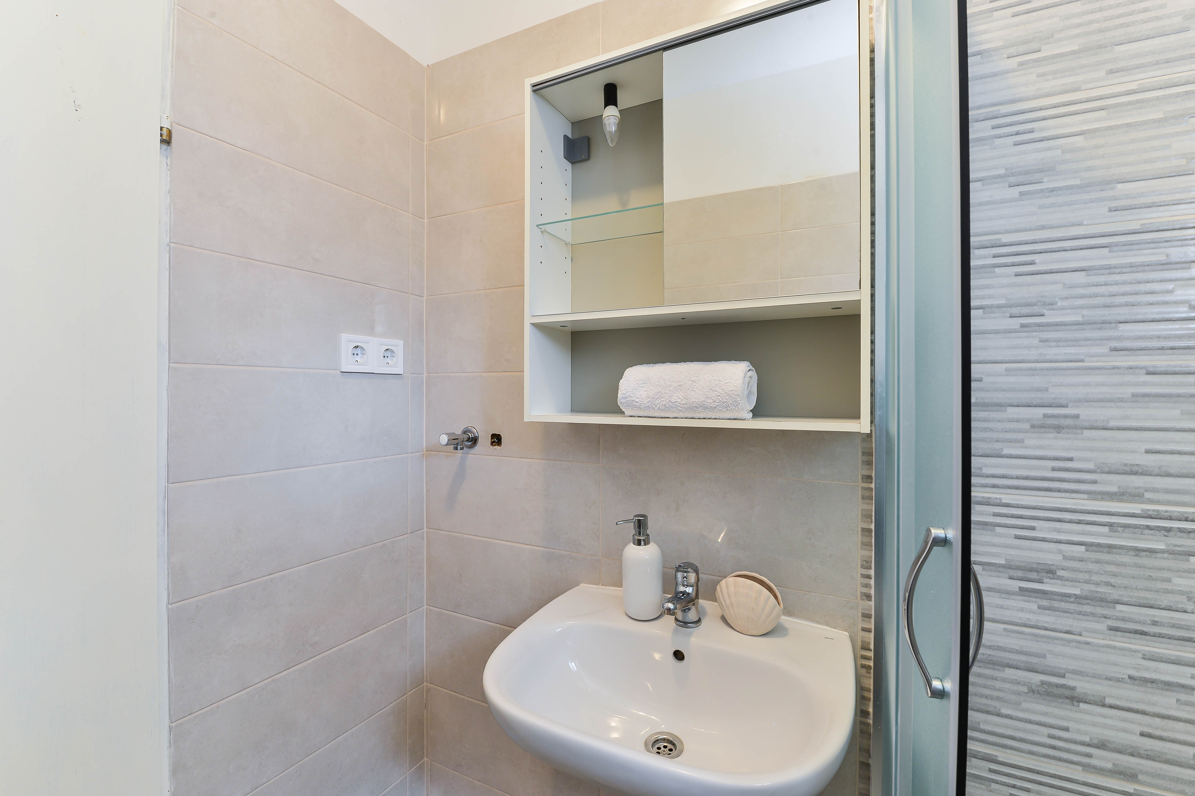 Four bedroom house with terrace and sea view Pakoštane, Biograd  K