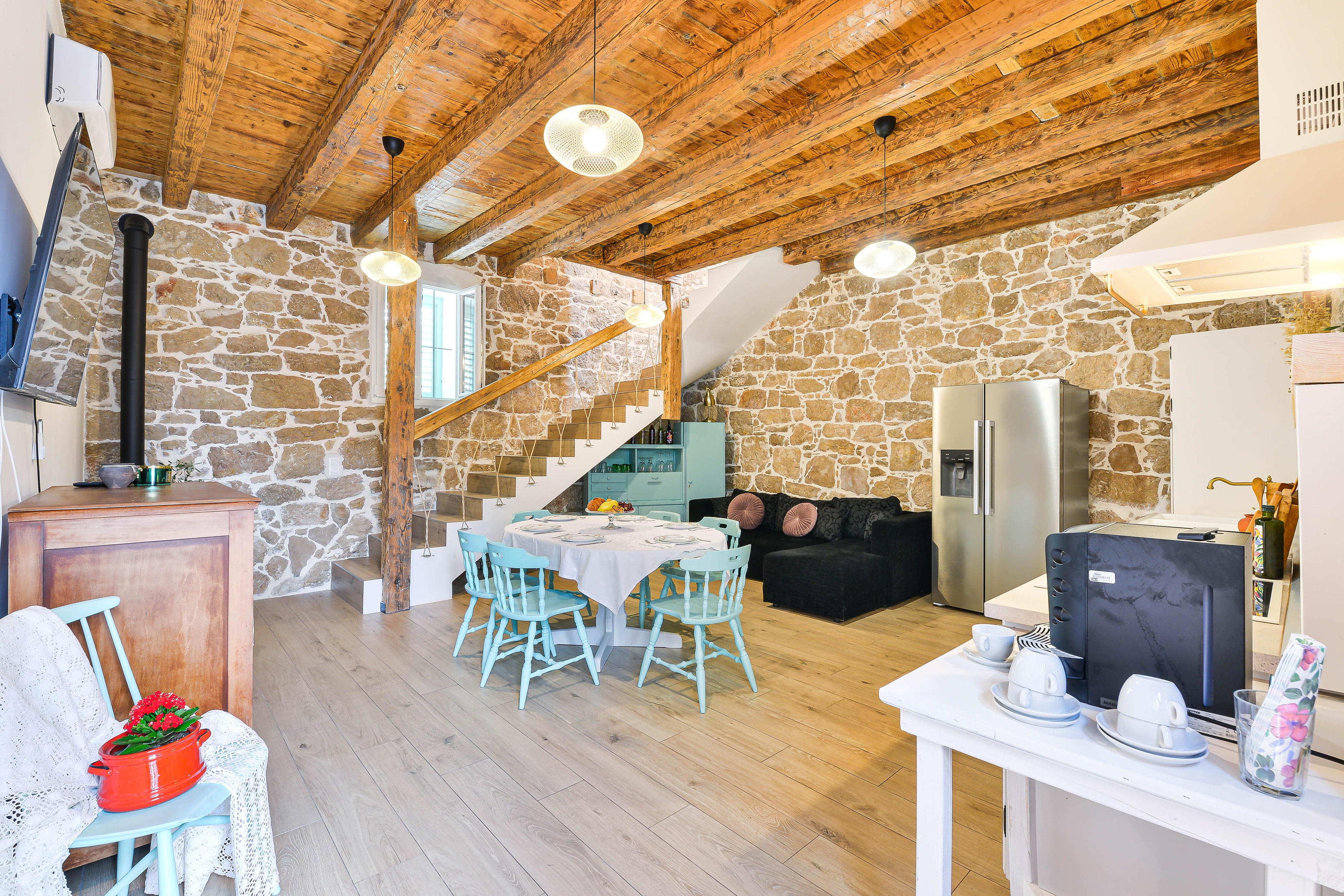 Four-bedroom house with terrace and sea view Pakoštane, Biograd (K-18982)