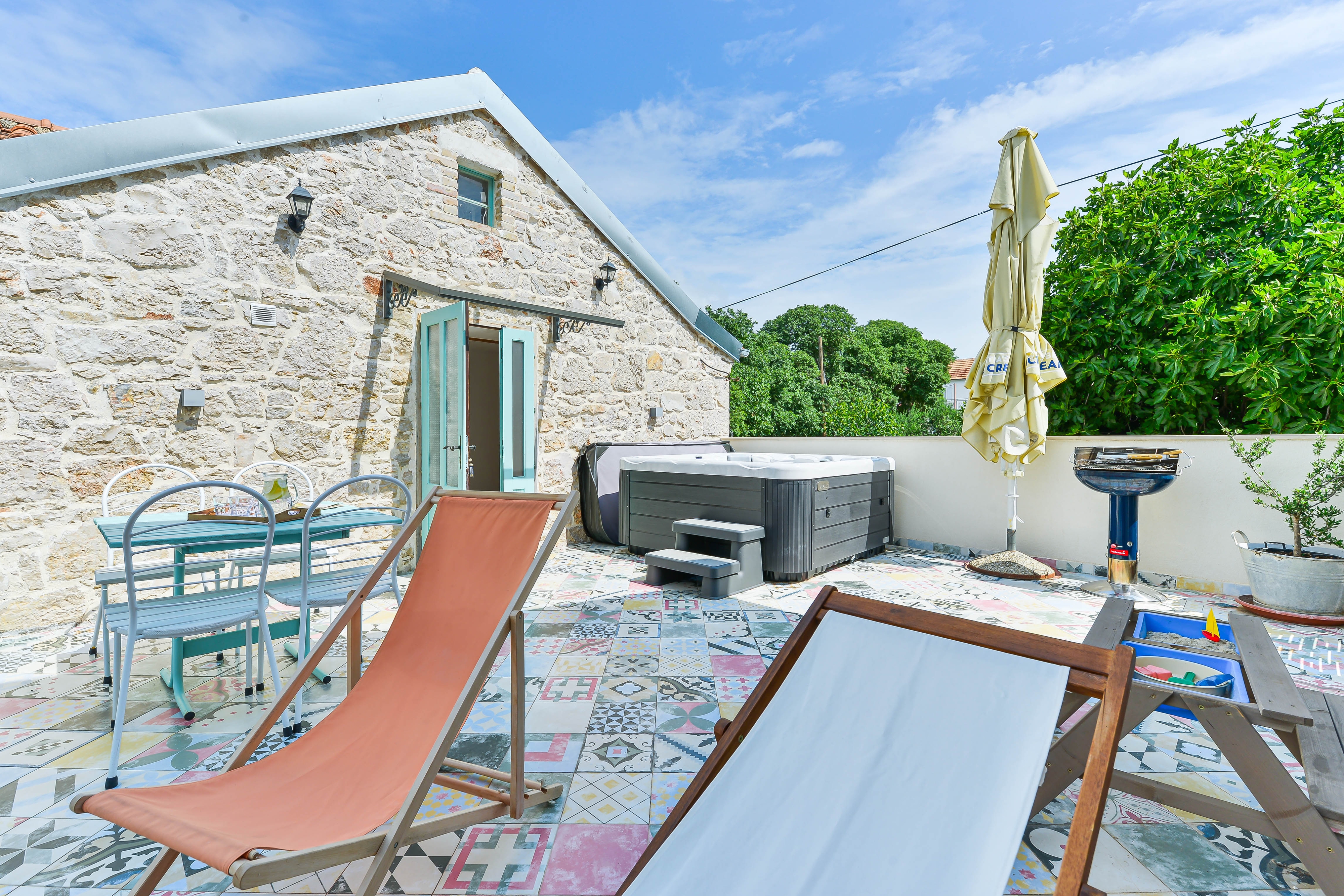 Four bedroom house with terrace and sea view Pakoštane, Biograd  K