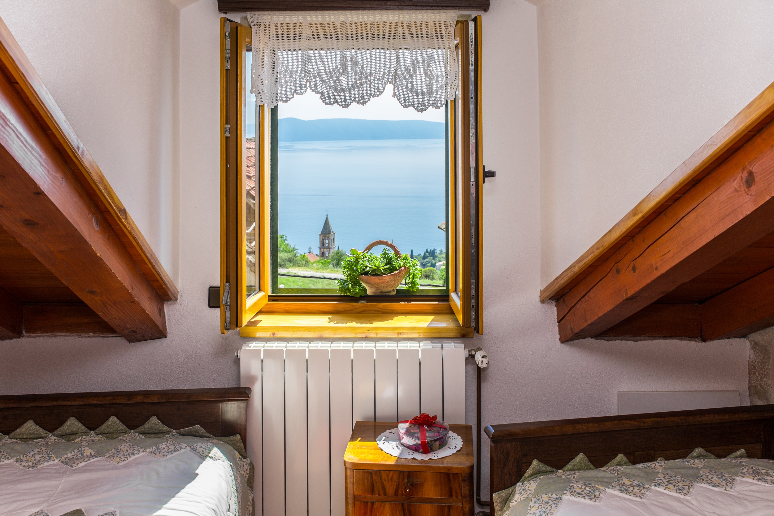 One bedroom house with terrace and sea view Gornja Podgora, Makarska  K