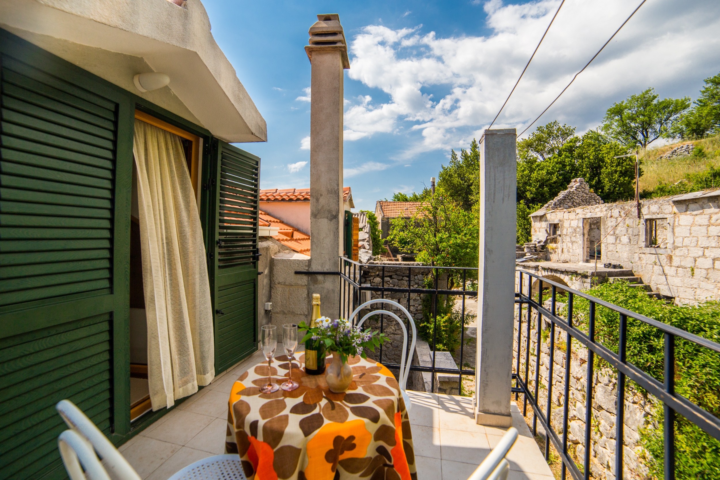 One bedroom house with terrace and sea view Gornja Podgora, Makarska  K