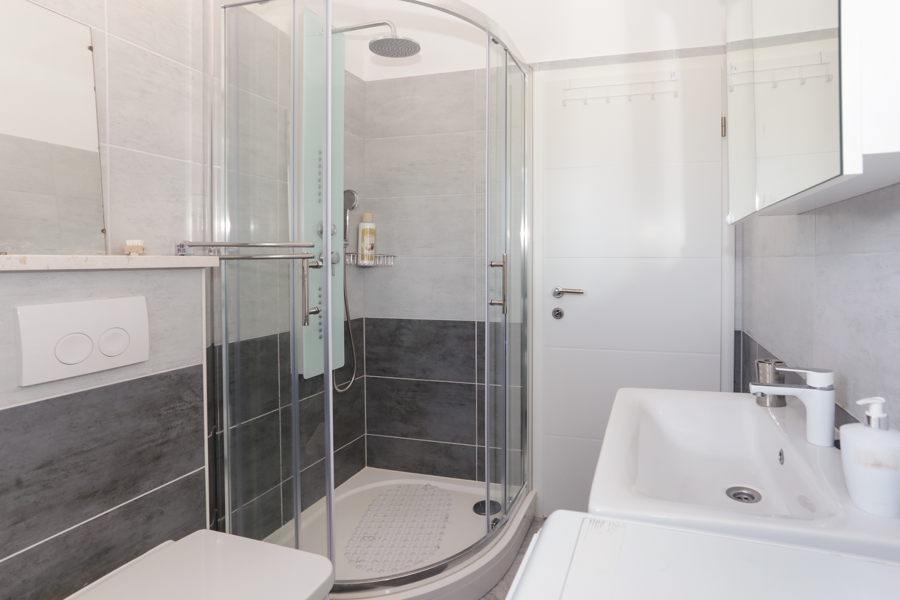 Three bedroom house with terrace and sea view Vinišće, Trogir  K