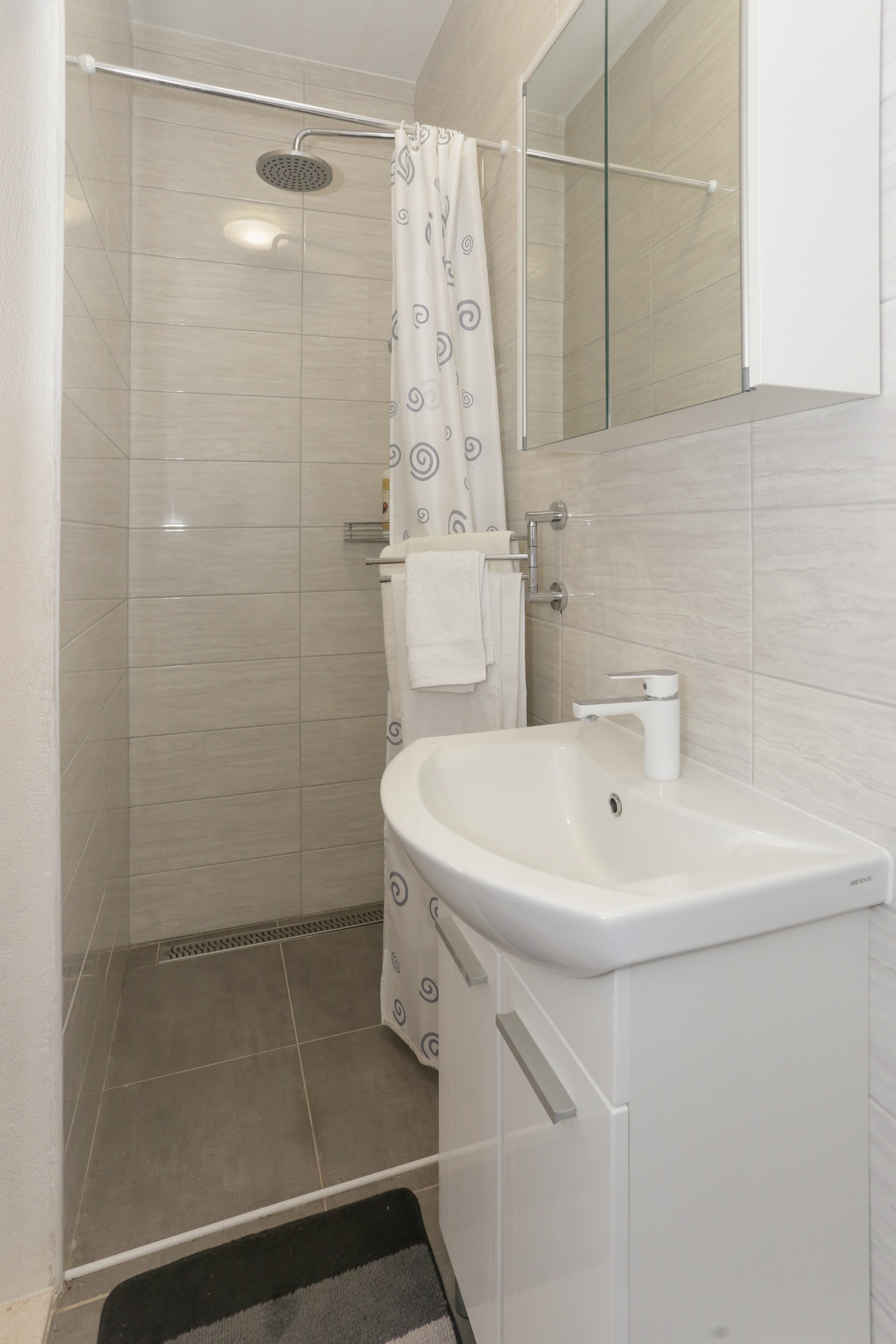 Three bedroom house with terrace and sea view Vinišće, Trogir  K