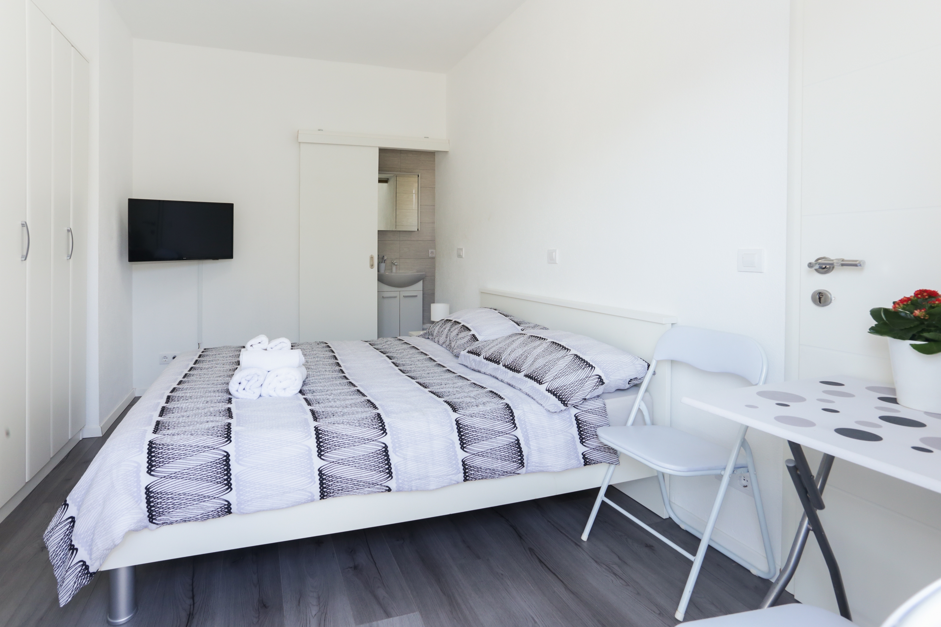 Three bedroom house with terrace and sea view Vinišće, Trogir  K