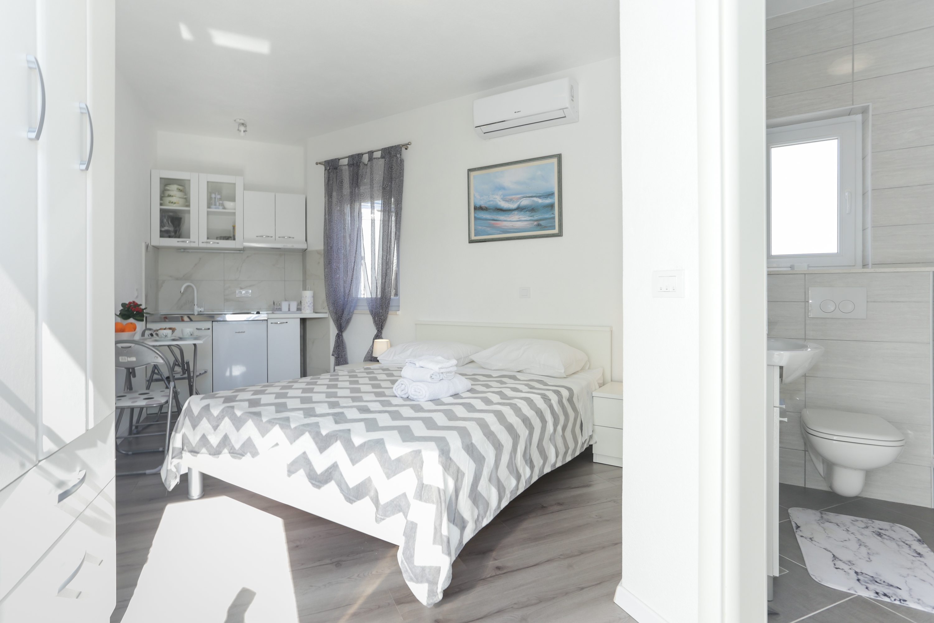 Three bedroom house with terrace and sea view Vinišće, Trogir  K