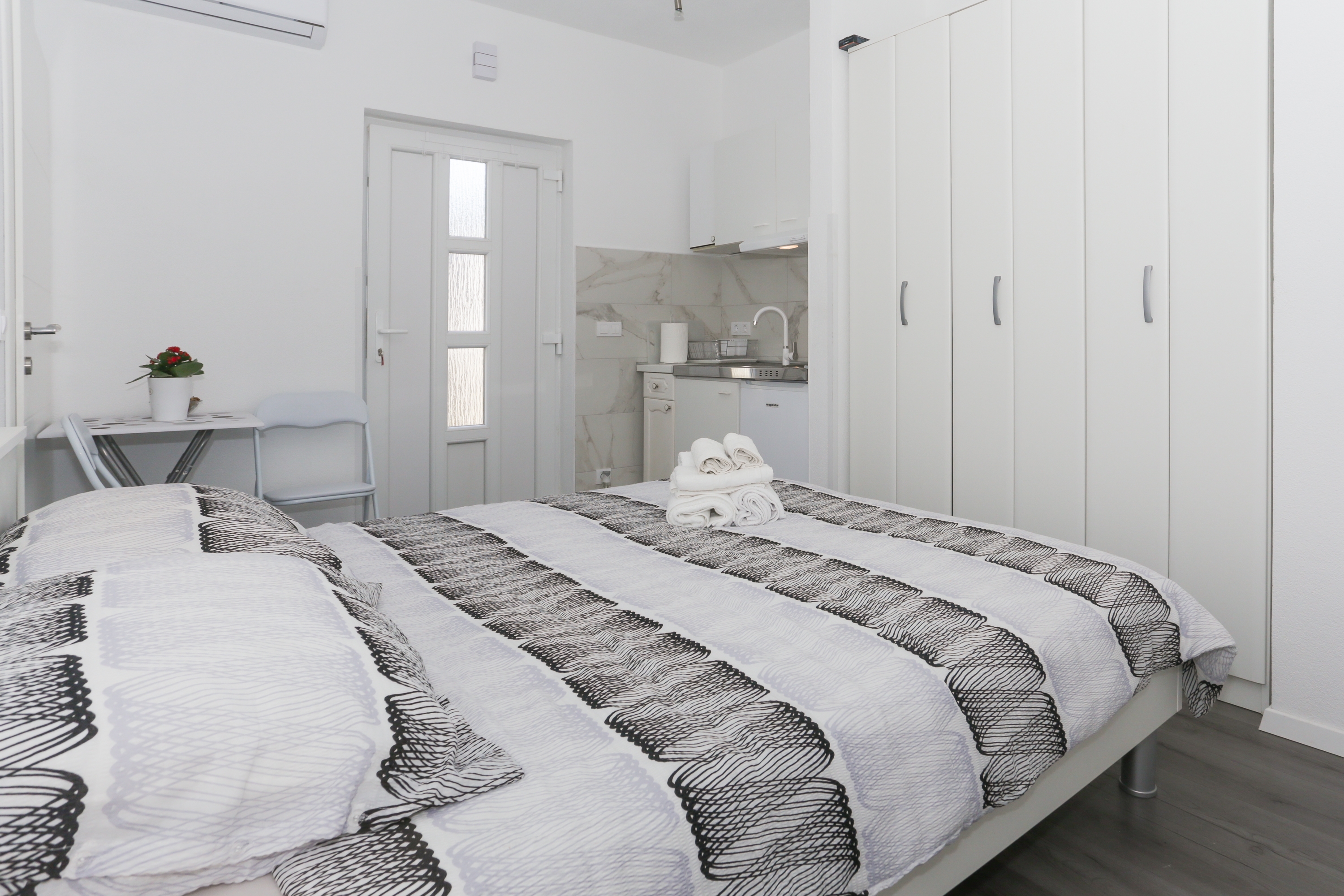 Three bedroom house with terrace and sea view Vinišće, Trogir  K