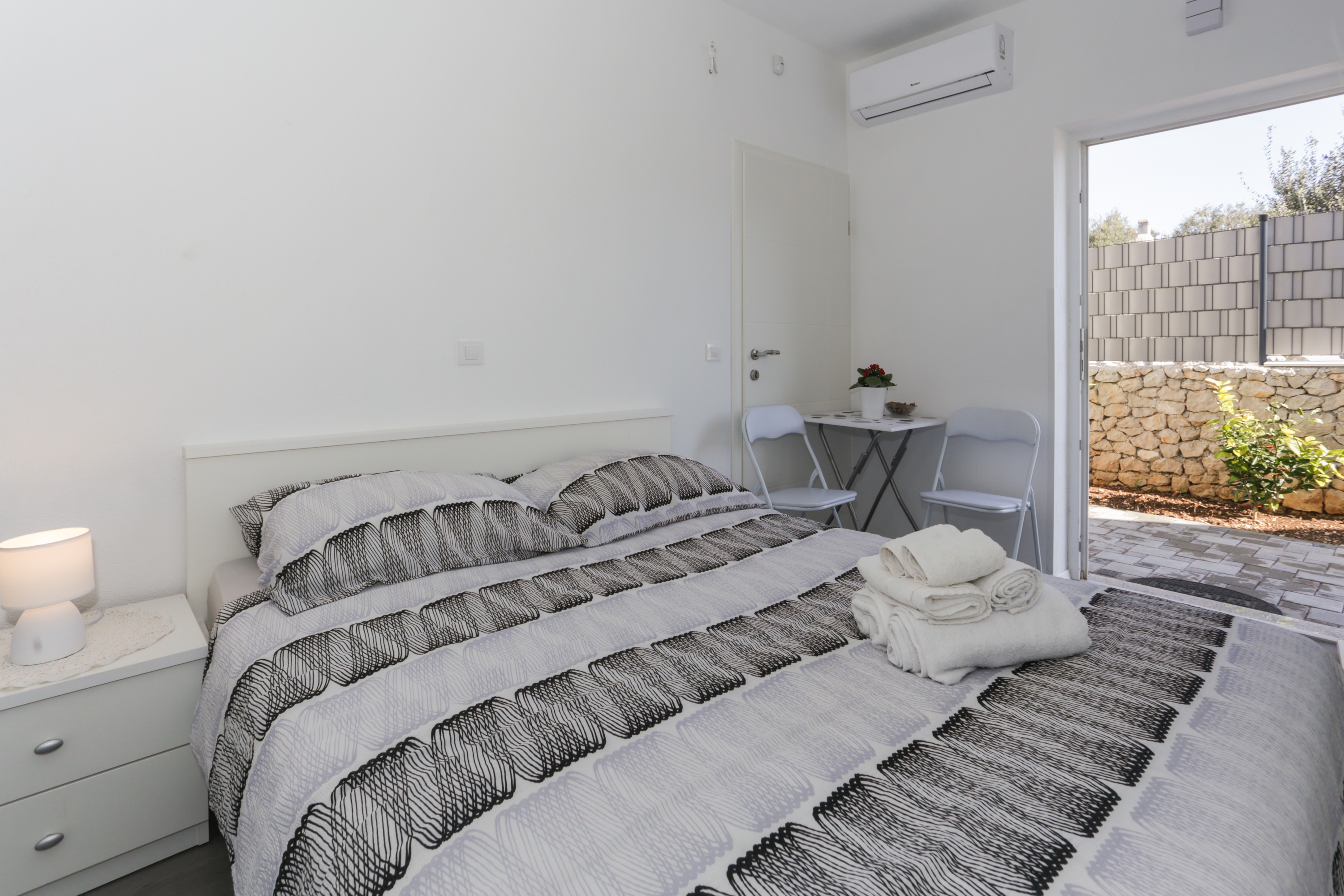 Three bedroom house with terrace and sea view Vinišće, Trogir  K