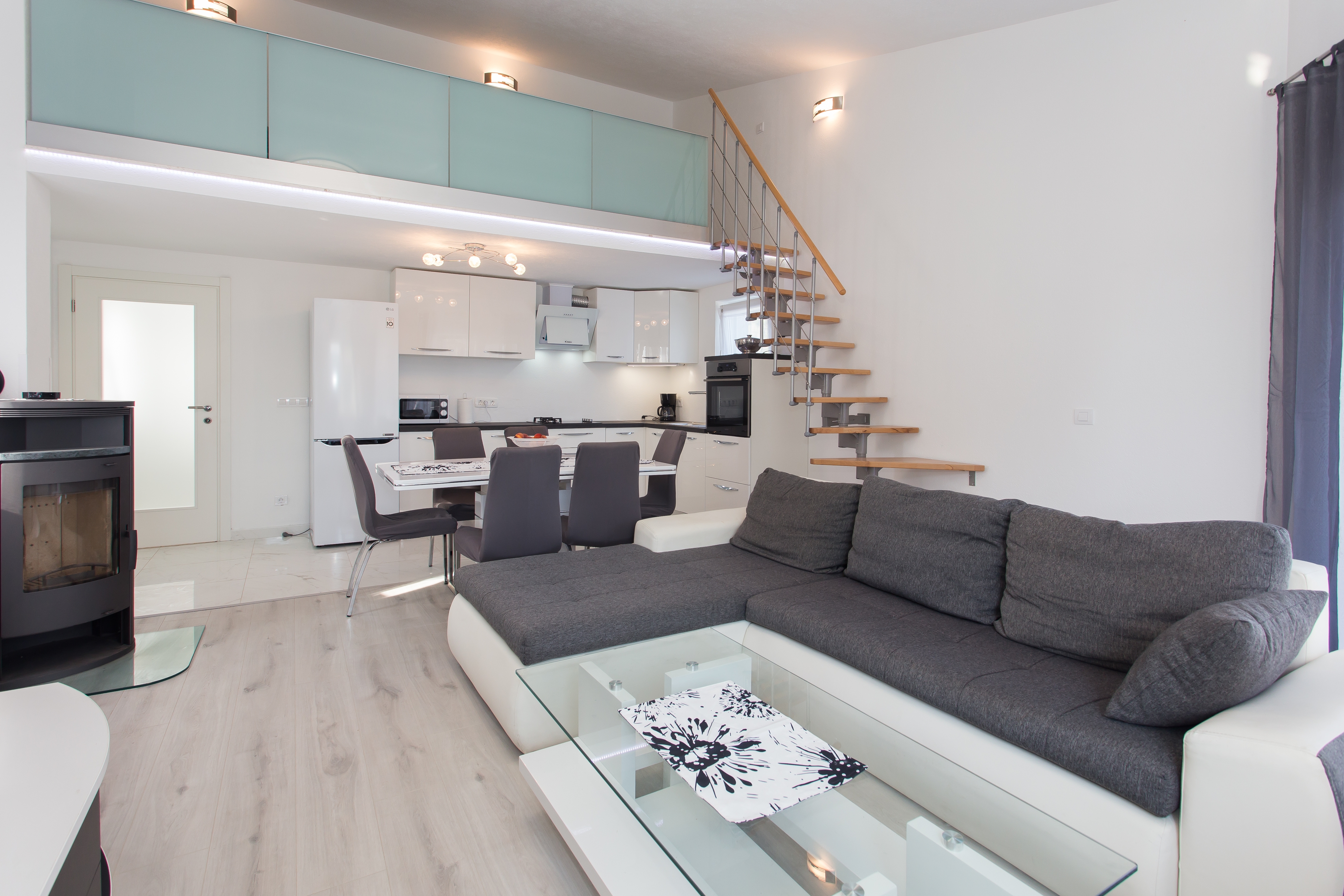Three bedroom house with terrace and sea view Vinišće, Trogir  K