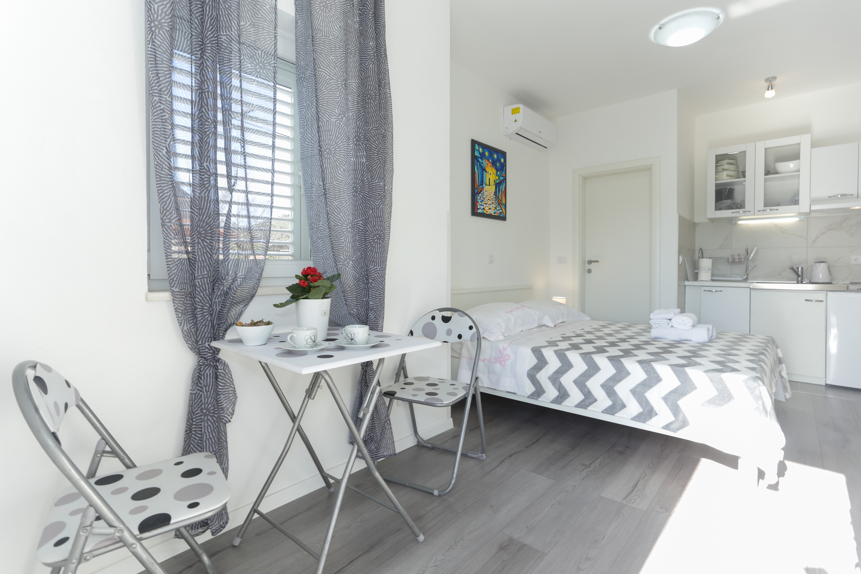 Three bedroom house with terrace and sea view Vinišće, Trogir  K