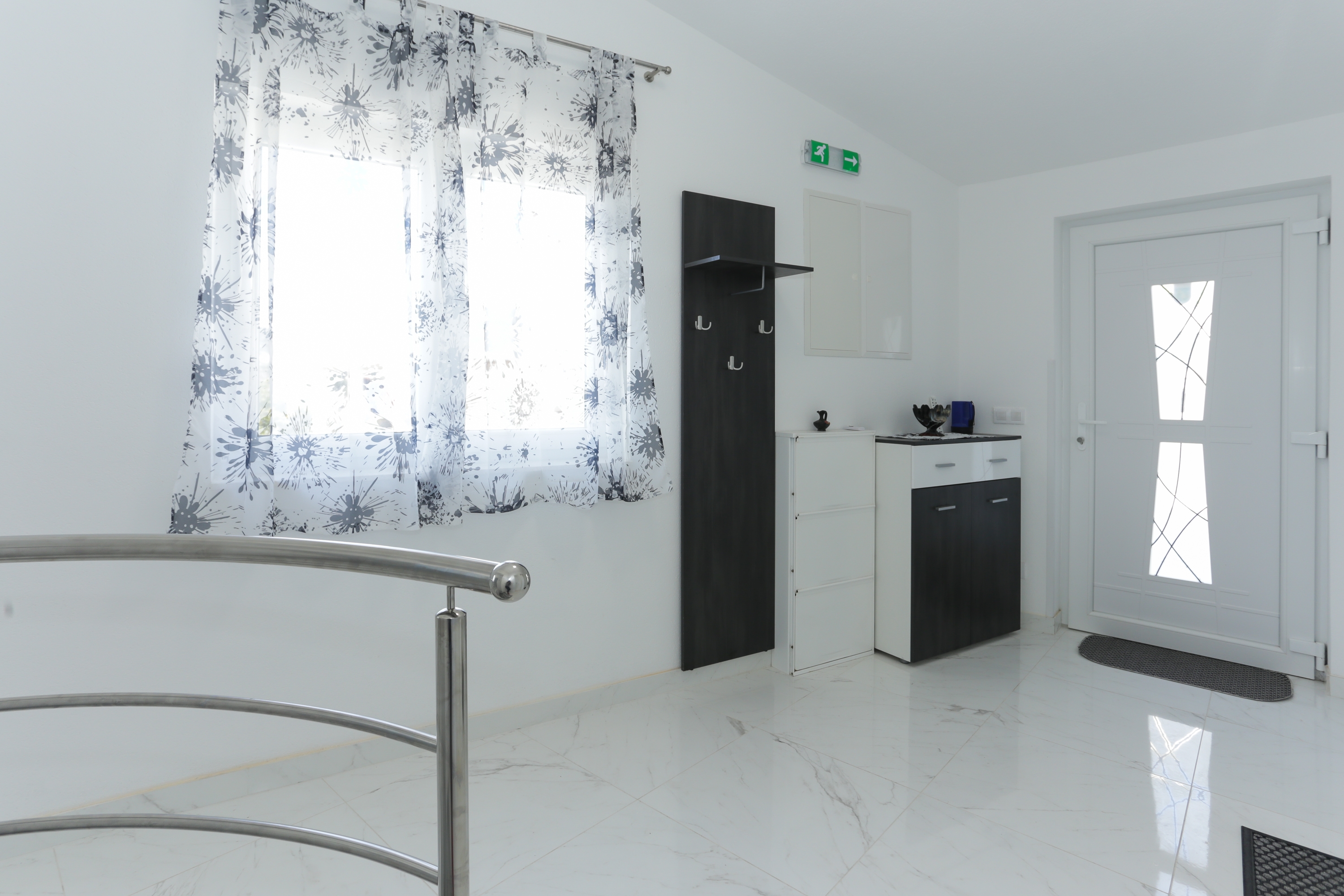 Three bedroom house with terrace and sea view Vinišće, Trogir  K