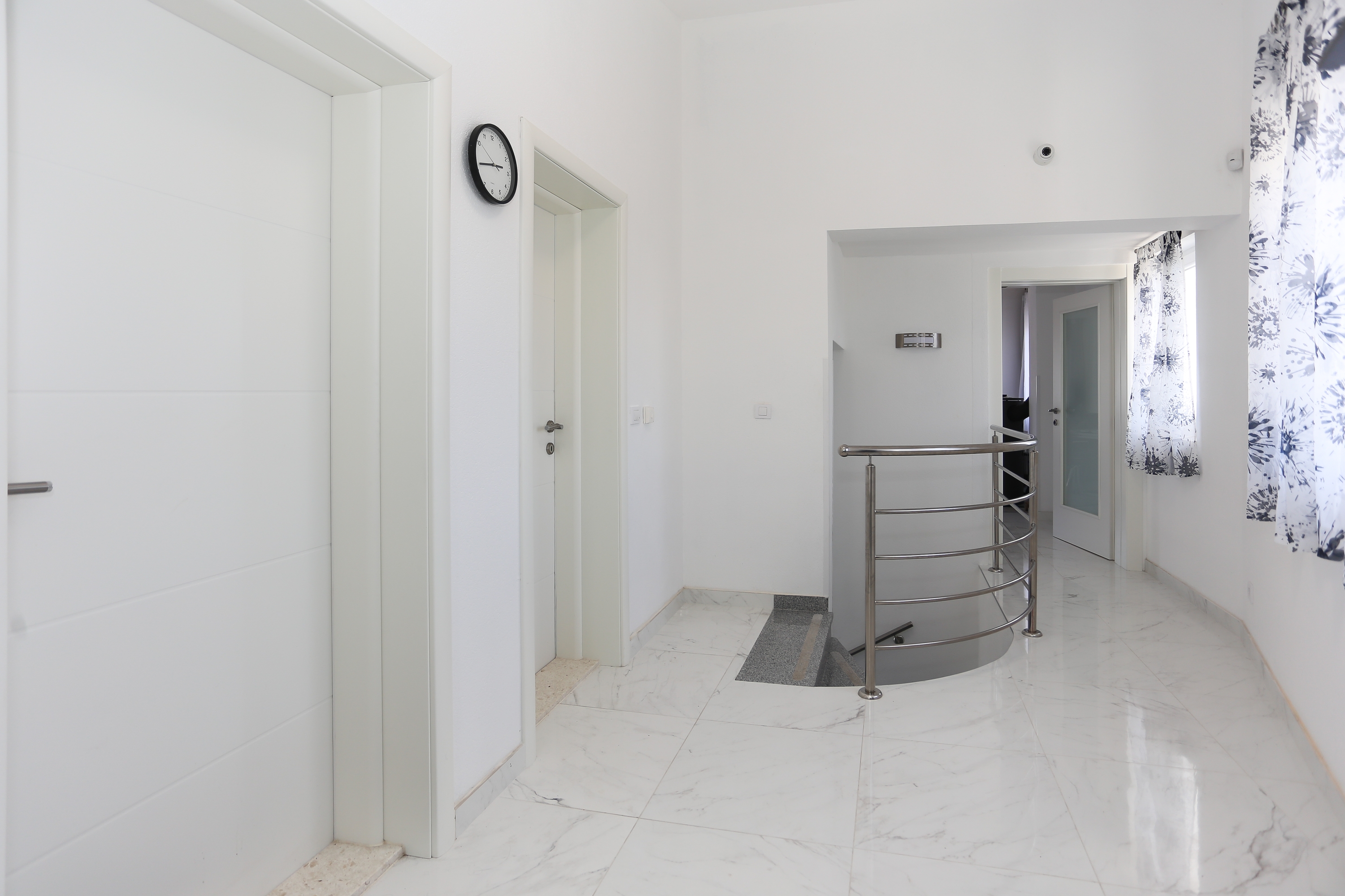 Three bedroom house with terrace and sea view Vinišće, Trogir  K