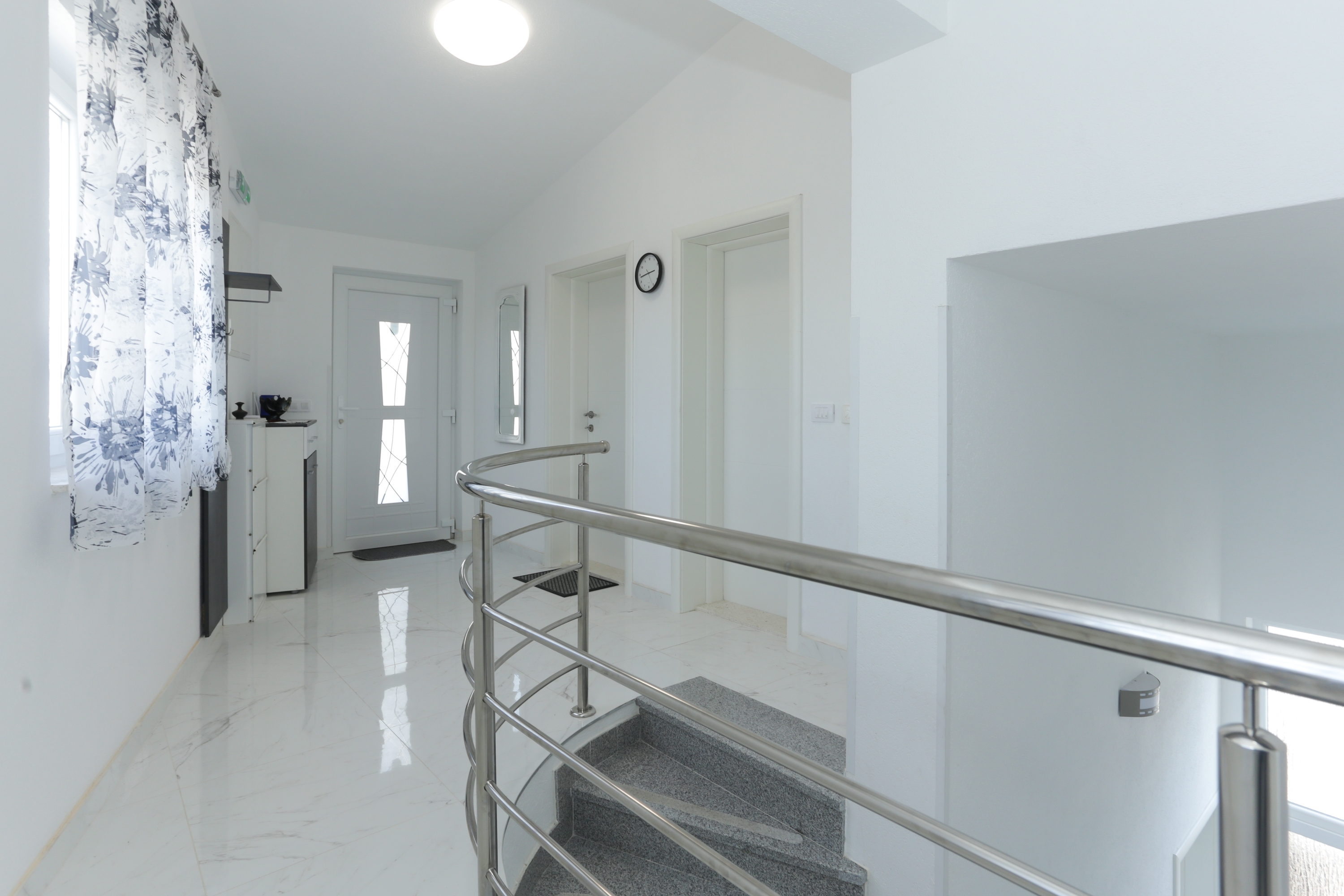 Three bedroom house with terrace and sea view Vinišće, Trogir  K