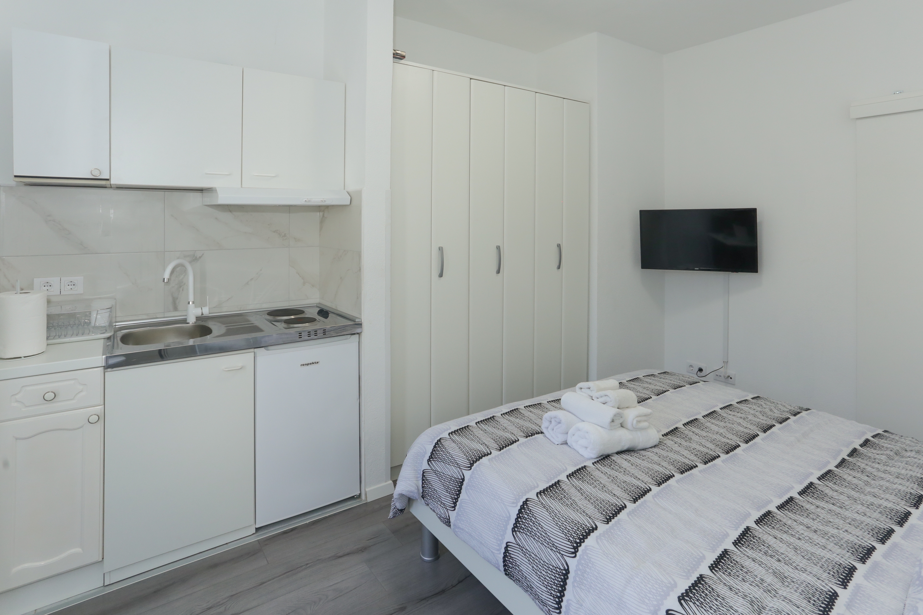 Three bedroom house with terrace and sea view Vinišće, Trogir  K