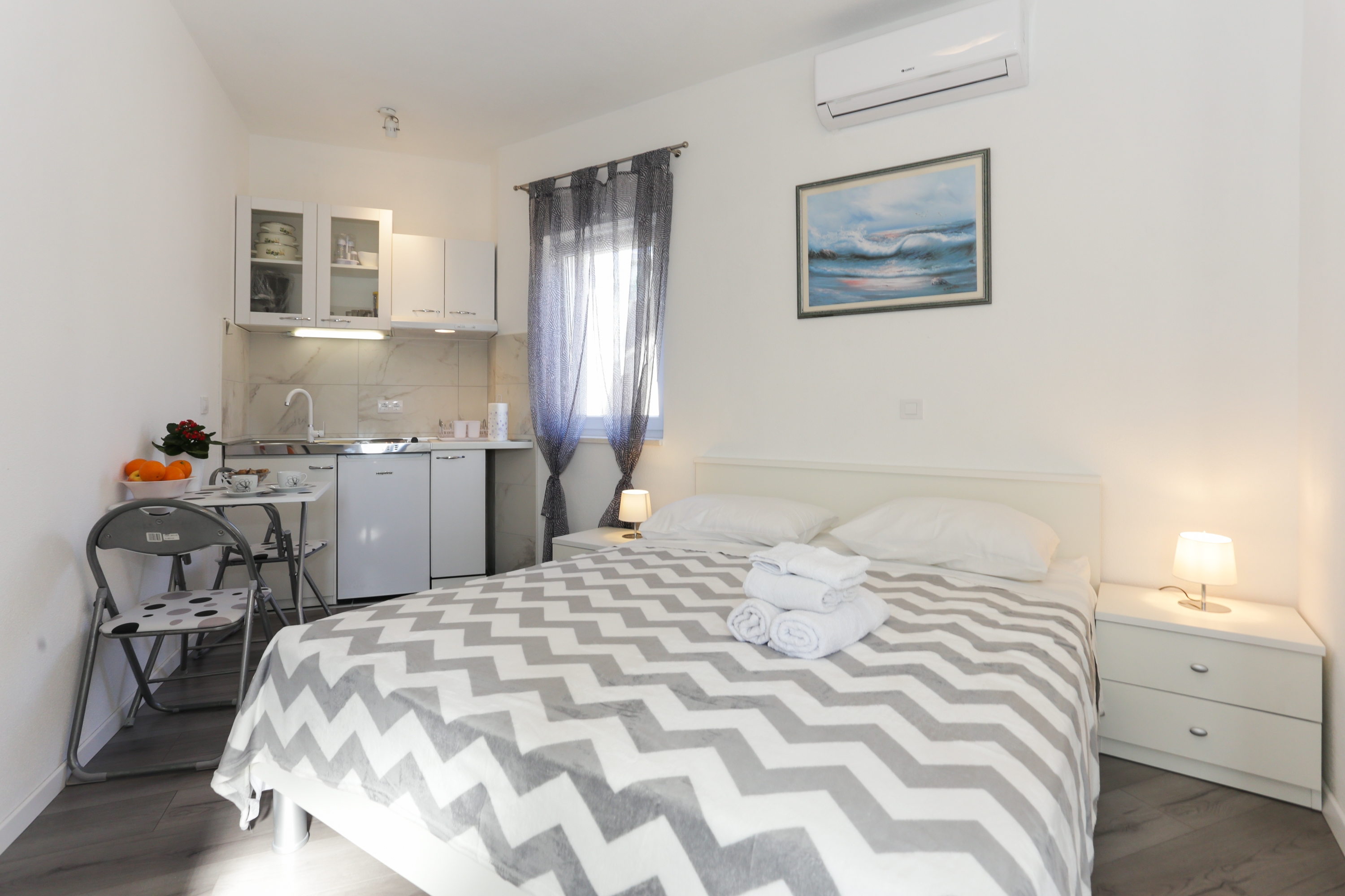 Three bedroom house with terrace and sea view Vinišće, Trogir  K