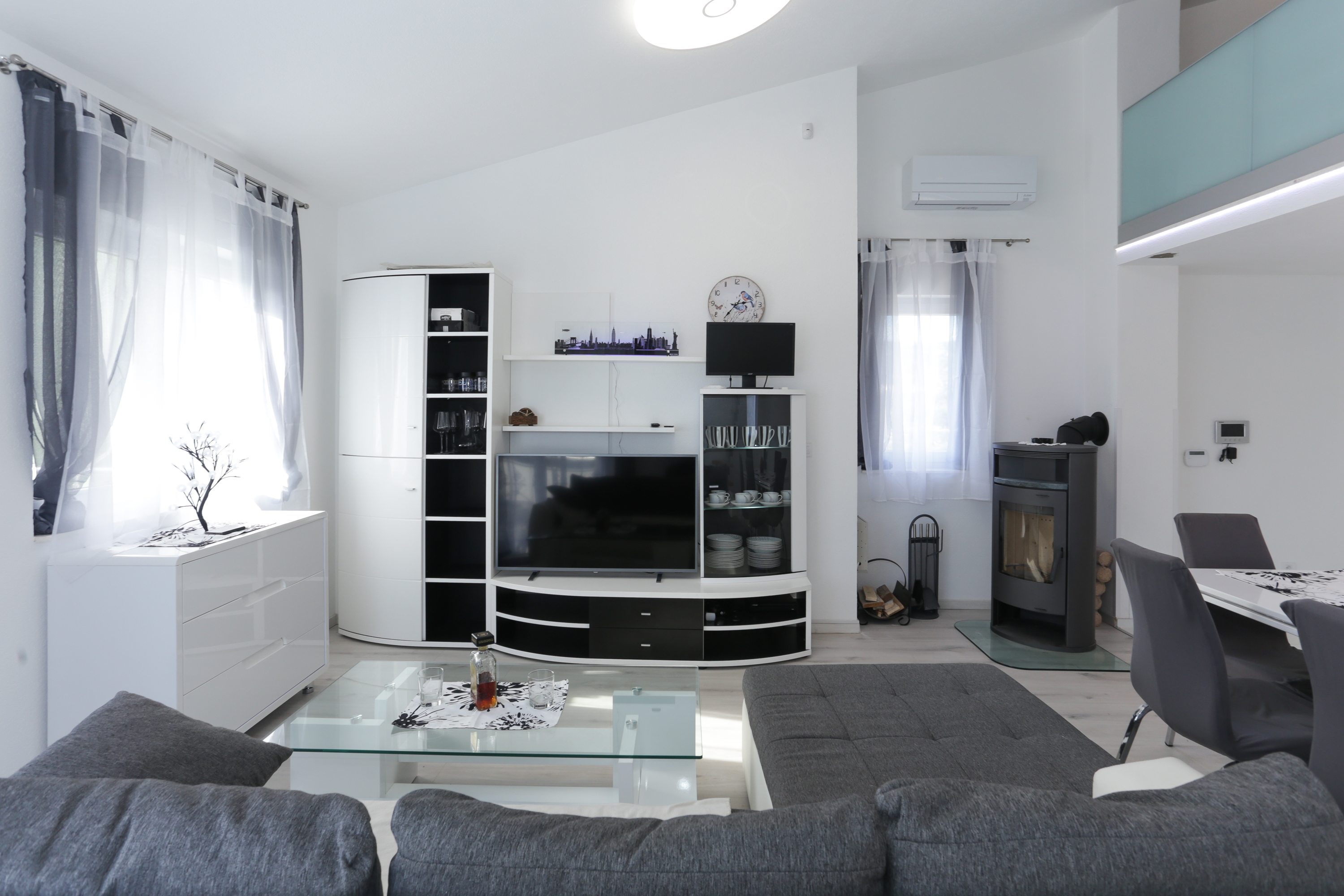 Three bedroom house with terrace and sea view Vinišće, Trogir  K