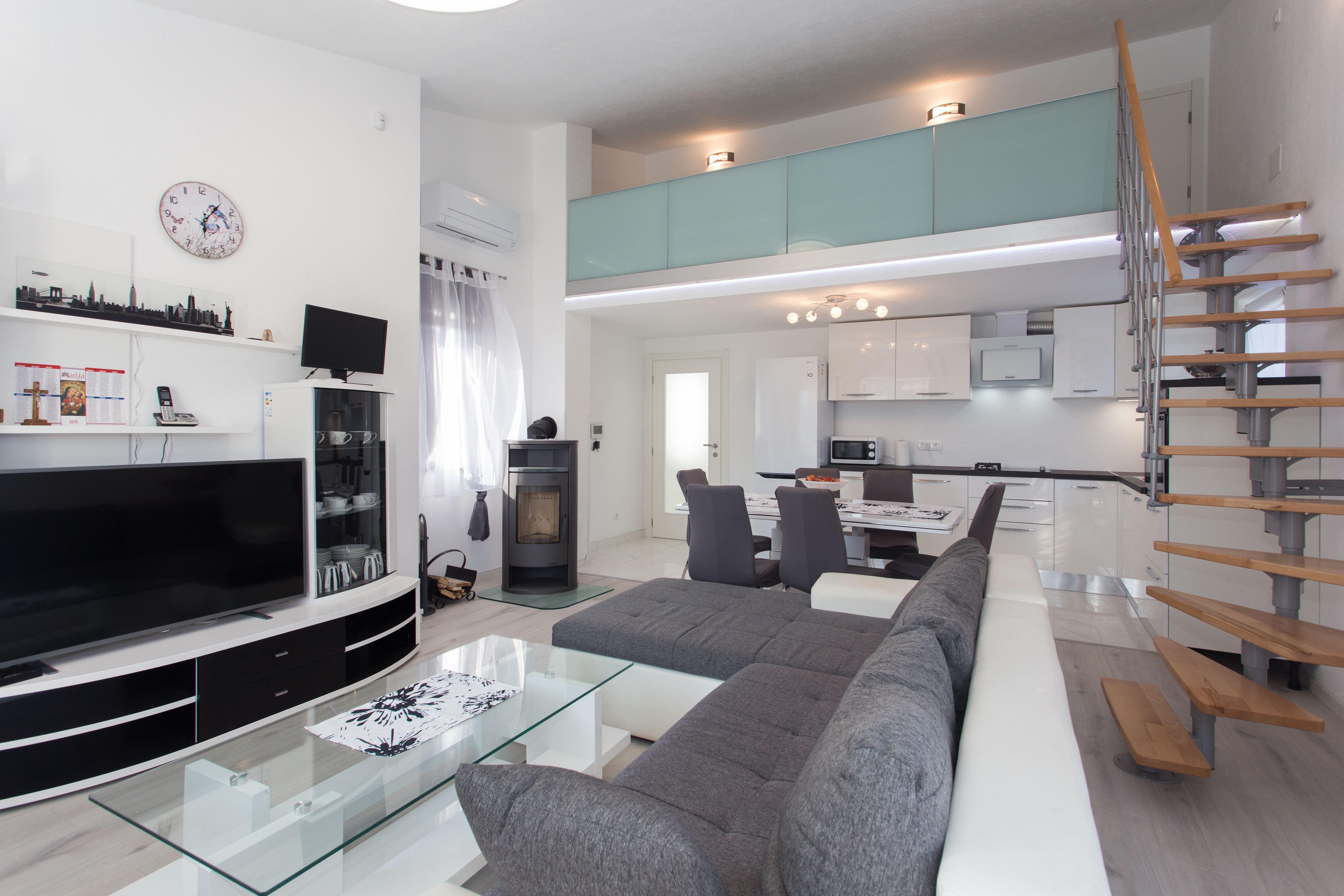 Three bedroom house with terrace and sea view Vinišće, Trogir  K