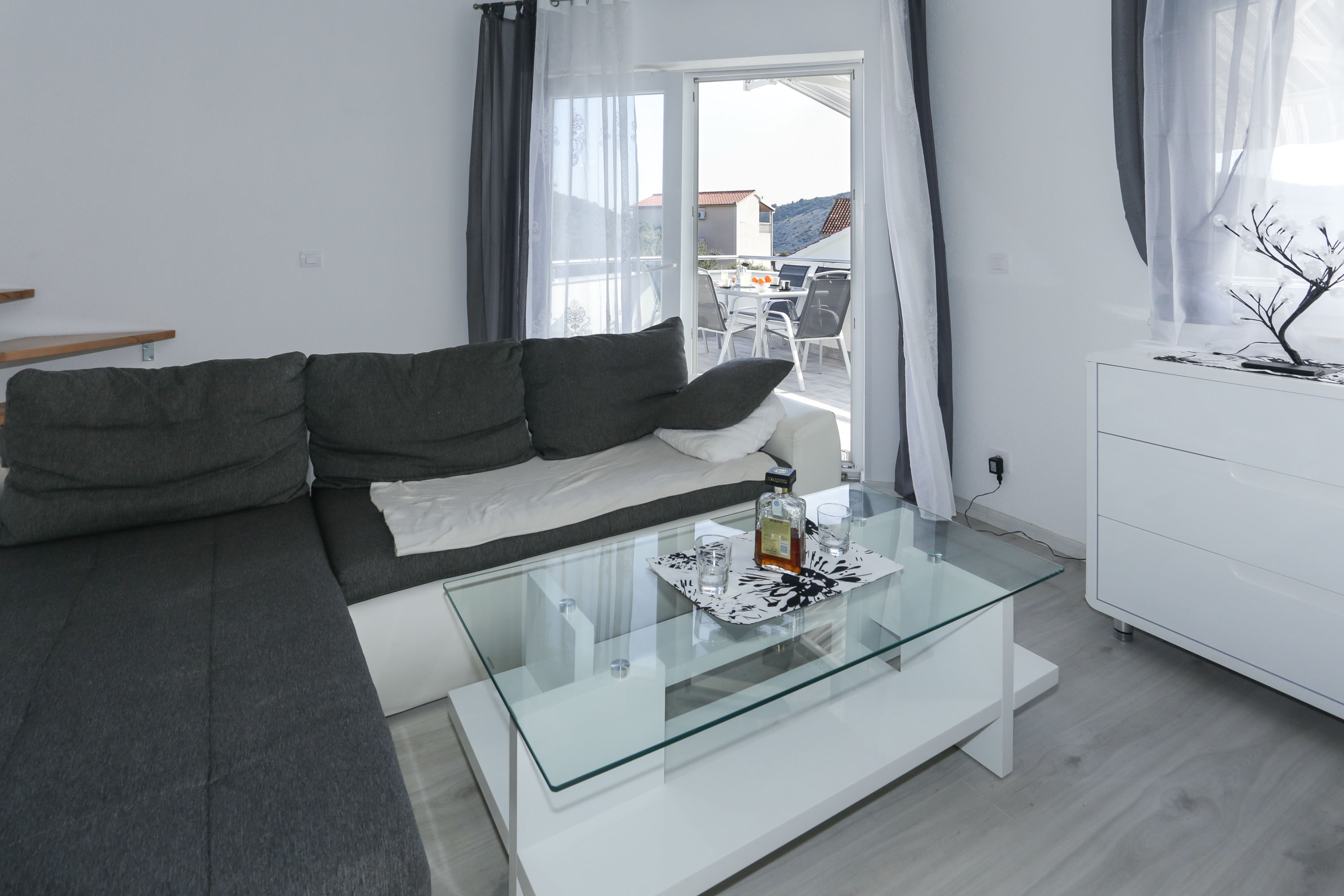 Three bedroom house with terrace and sea view Vinišće, Trogir  K