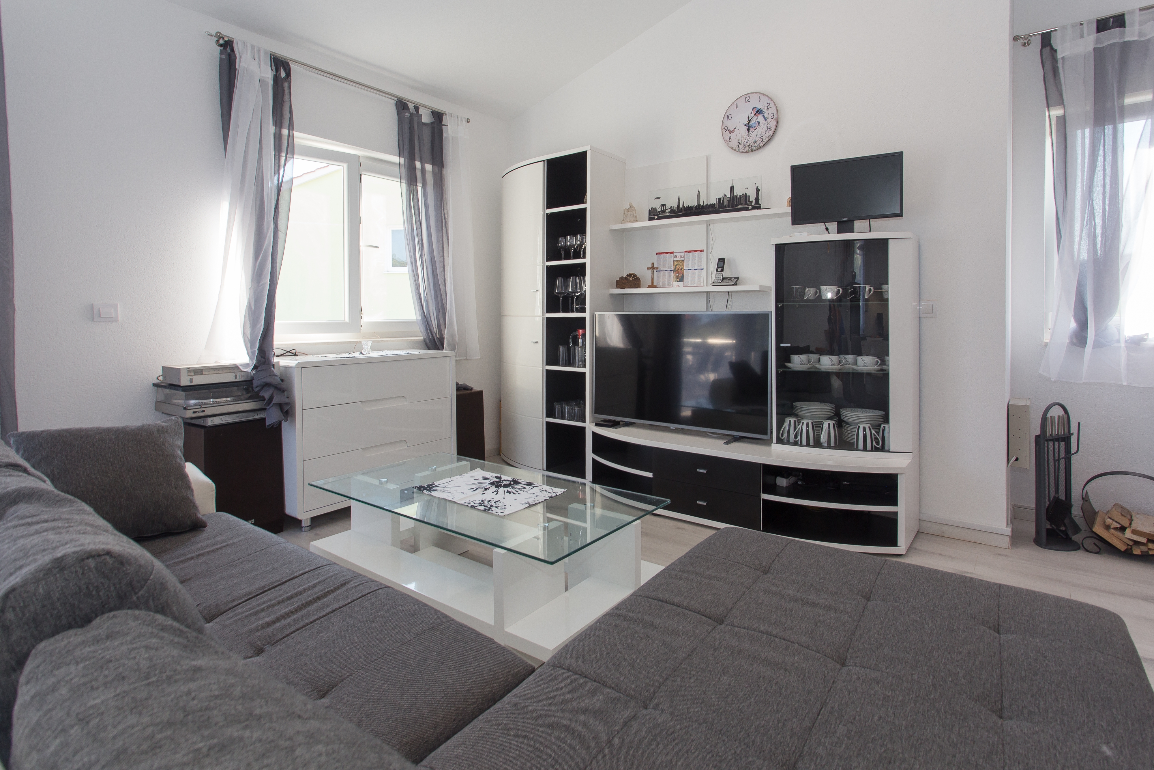 Three bedroom house with terrace and sea view Vinišće, Trogir  K