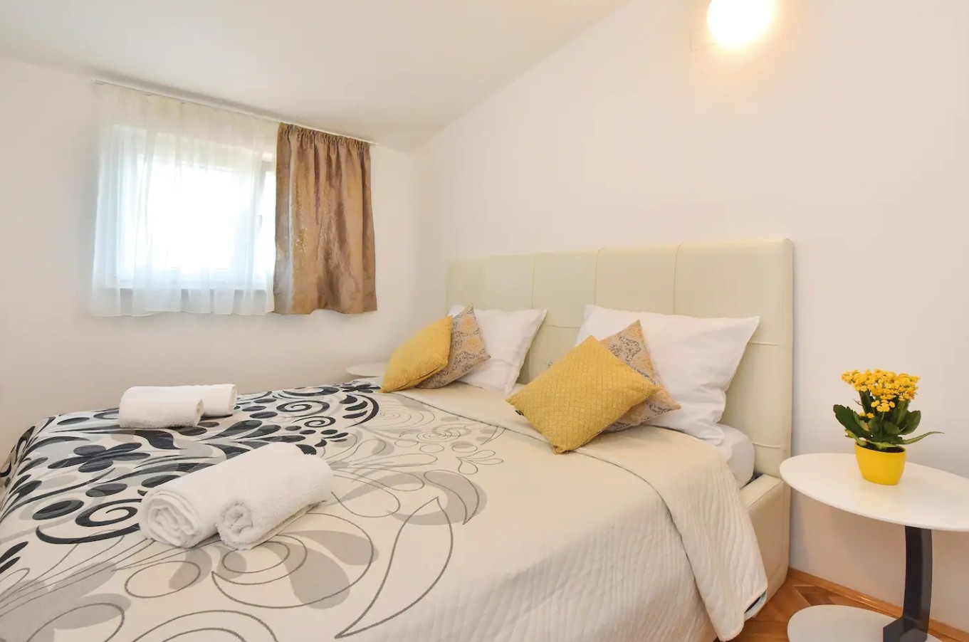 Comfortable and spacious house with terrace Dugopolje, Zagora  K