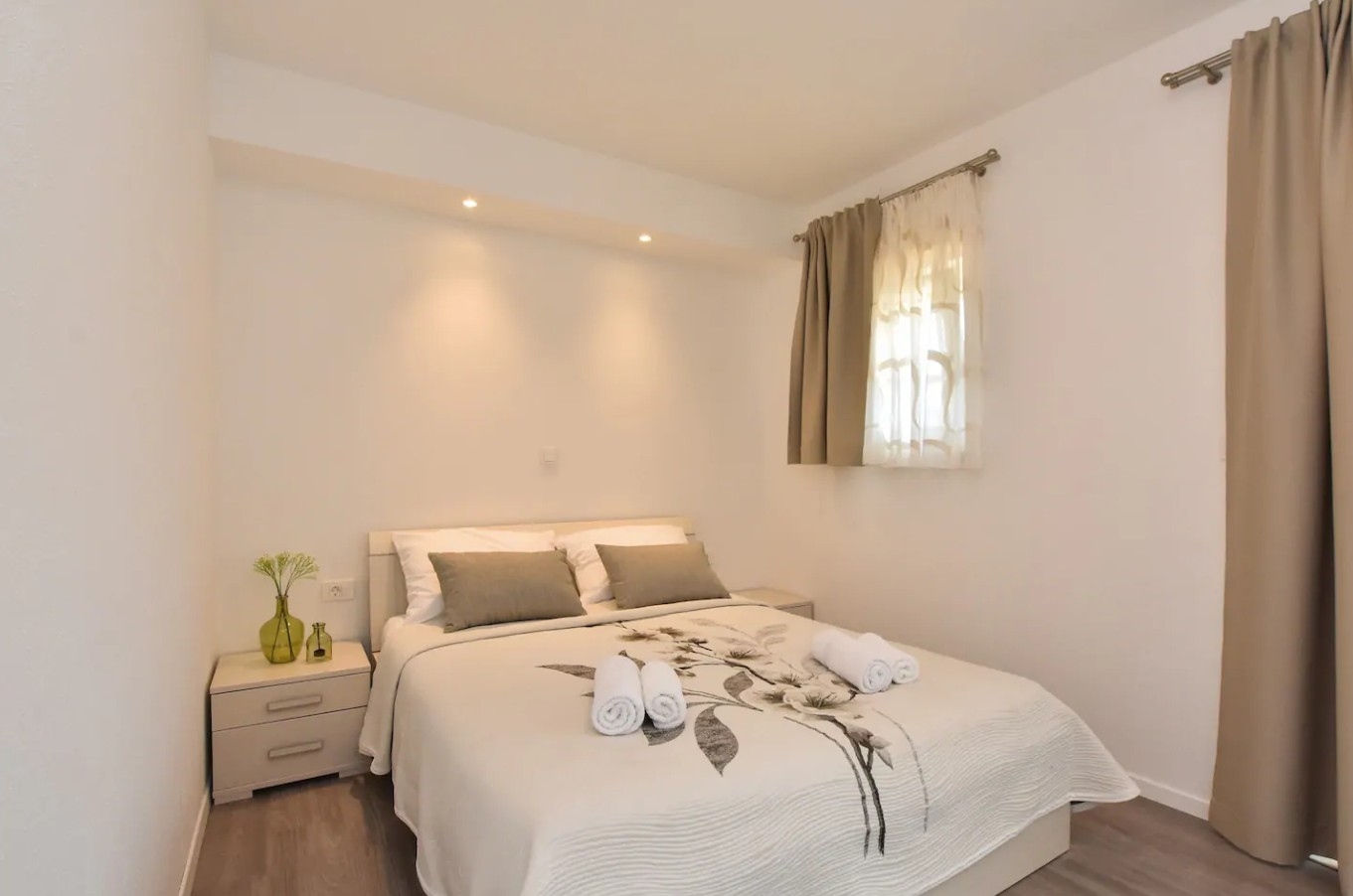 Comfortable and spacious house with terrace Dugopolje, Zagora  K