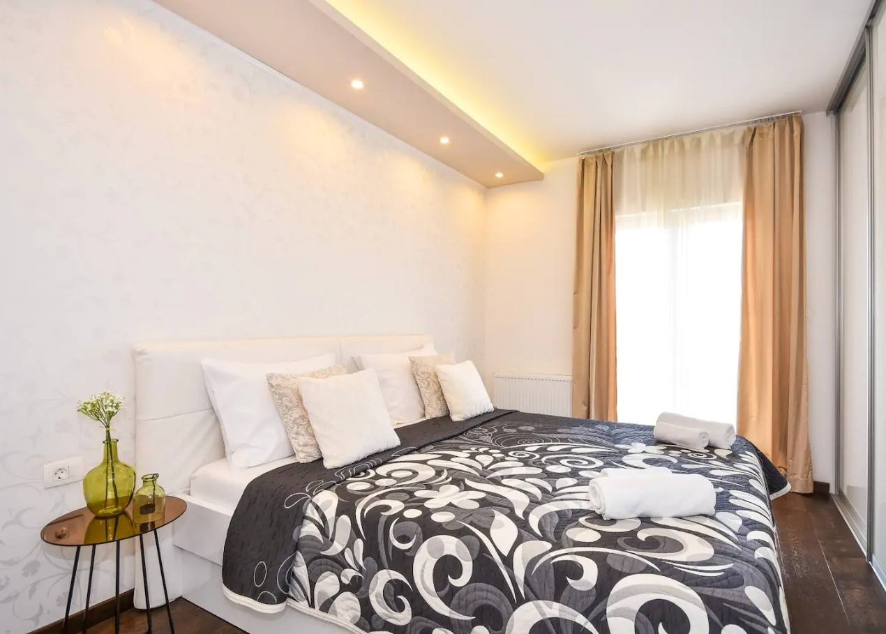 Comfortable and spacious house with terrace Dugopolje, Zagora  K