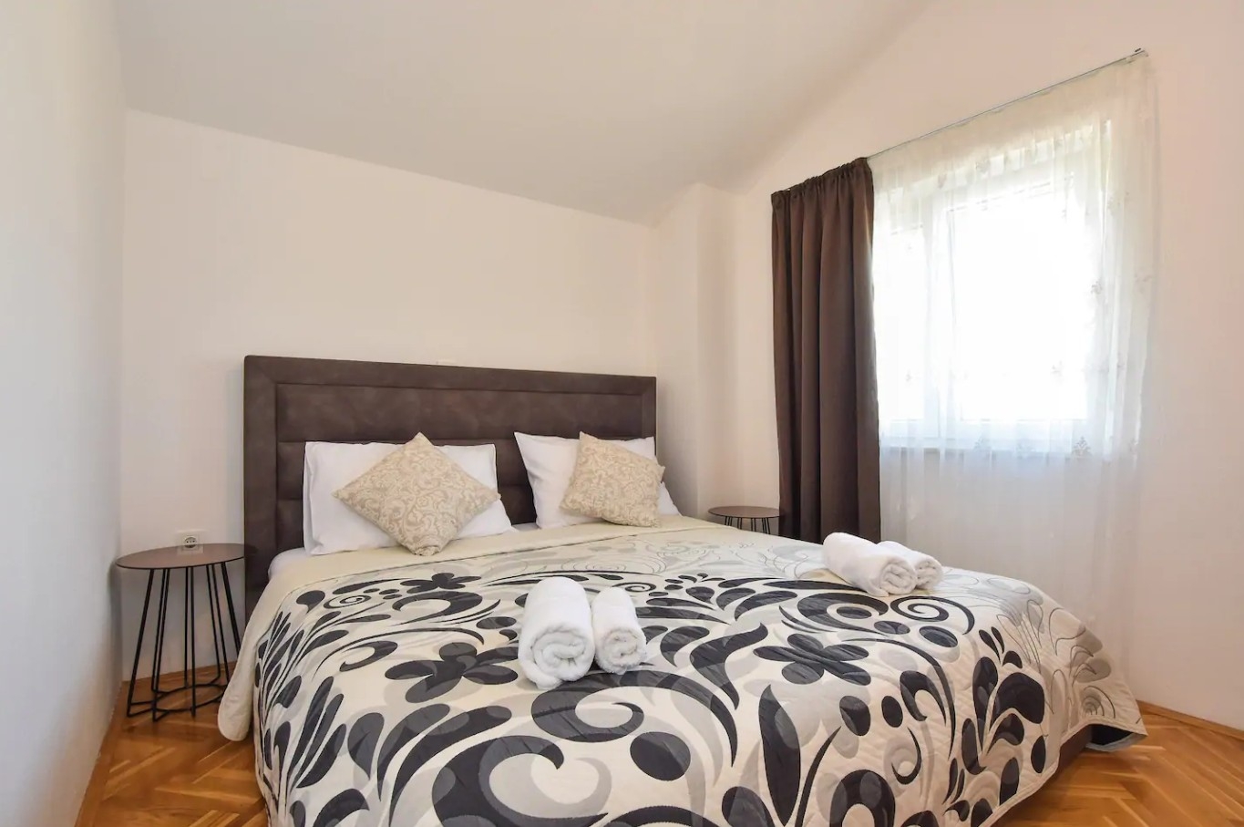 Comfortable and spacious house with terrace Dugopolje, Zagora  K