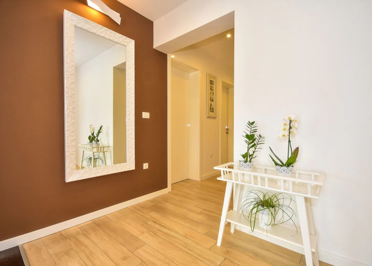 Comfortable and spacious house with terrace Dugopolje, Zagora  K