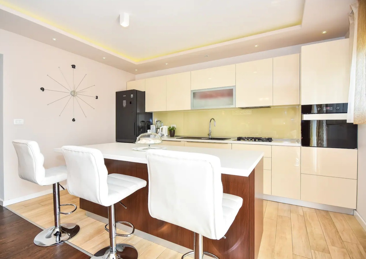 Comfortable and spacious house with terrace Dugopolje, Zagora  K