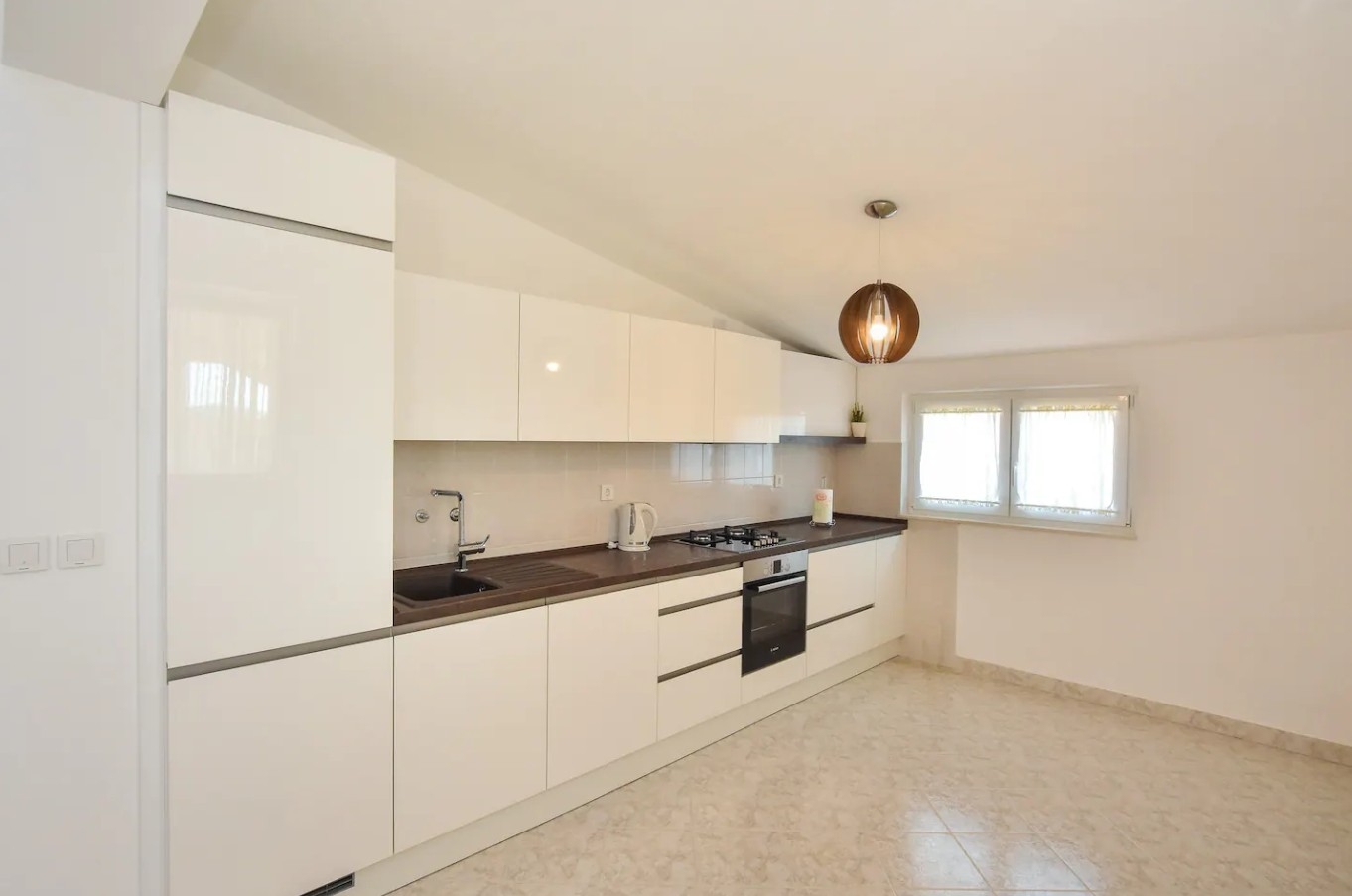 Comfortable and spacious house with terrace Dugopolje, Zagora  K