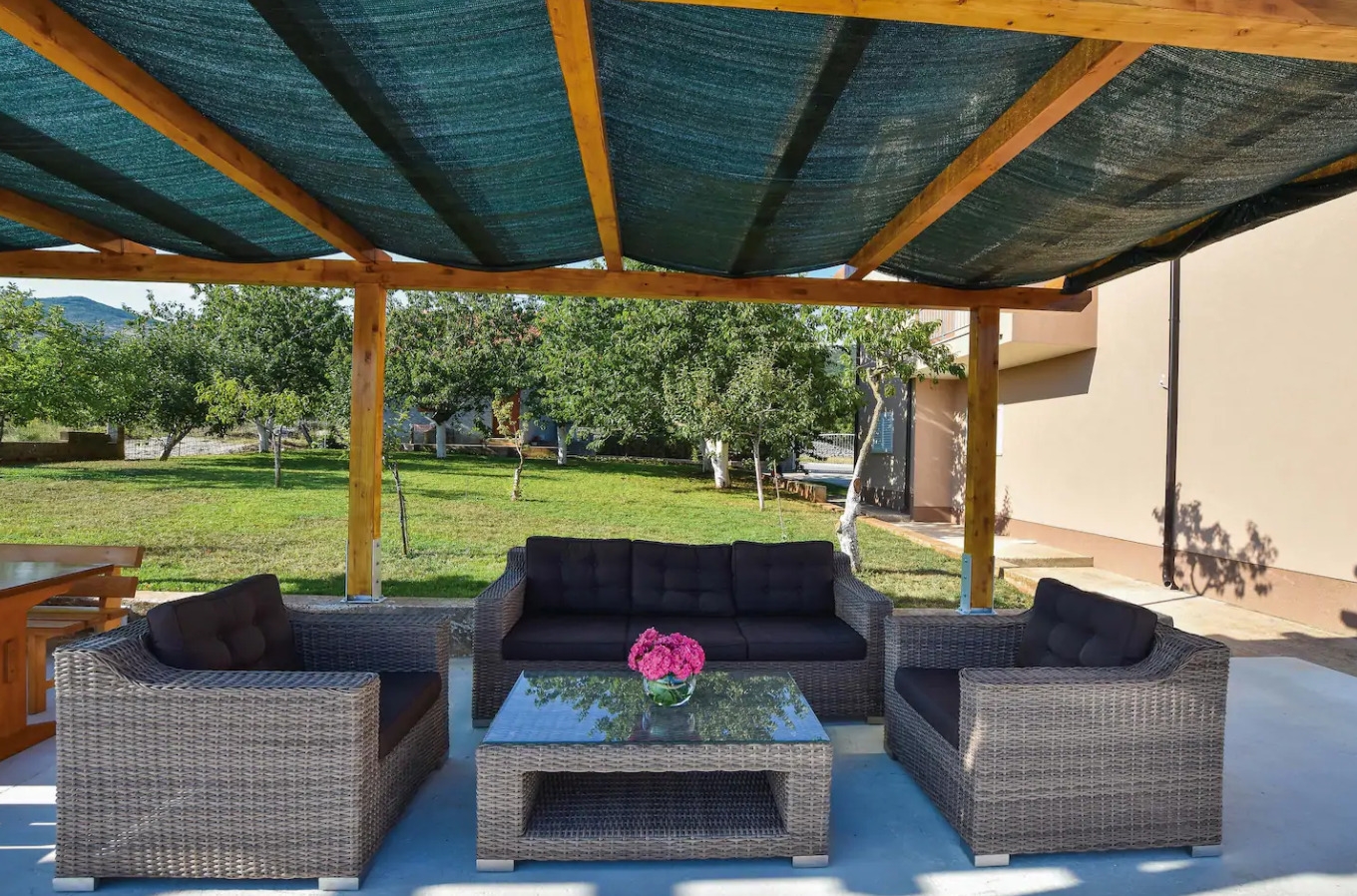 Comfortable and spacious house with terrace Dugopolje, Zagora  K