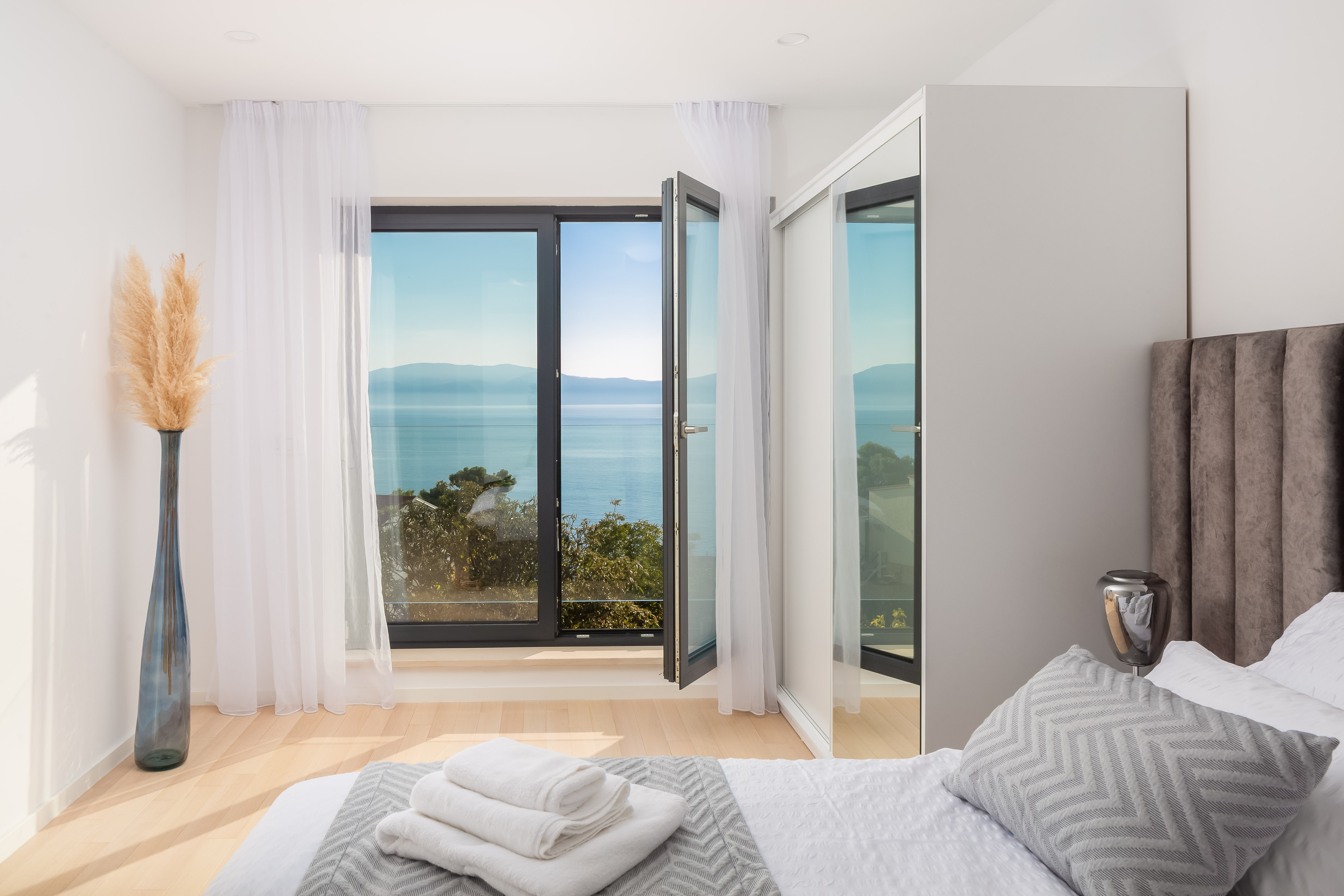 Three bedroom house with terrace and sea view Zaostrog, Makarska  K
