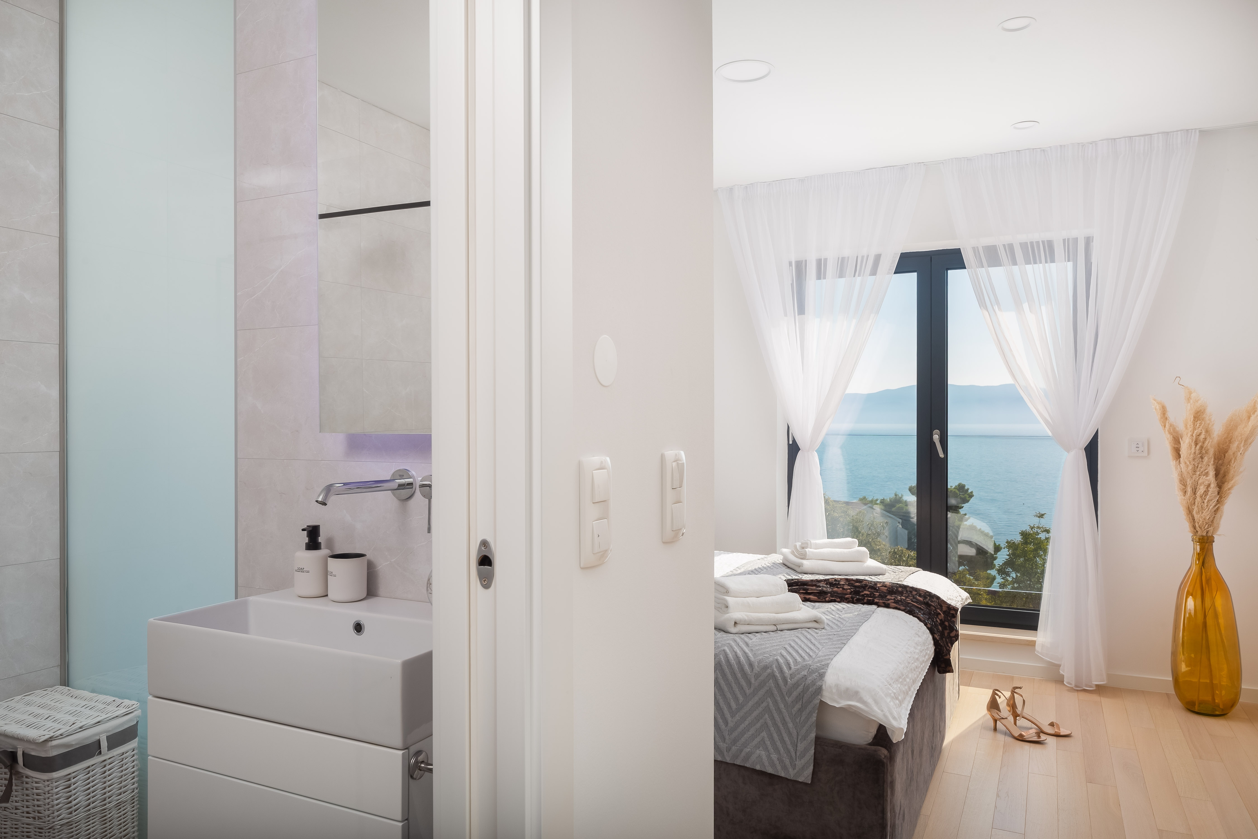 Three bedroom house with terrace and sea view Zaostrog, Makarska  K