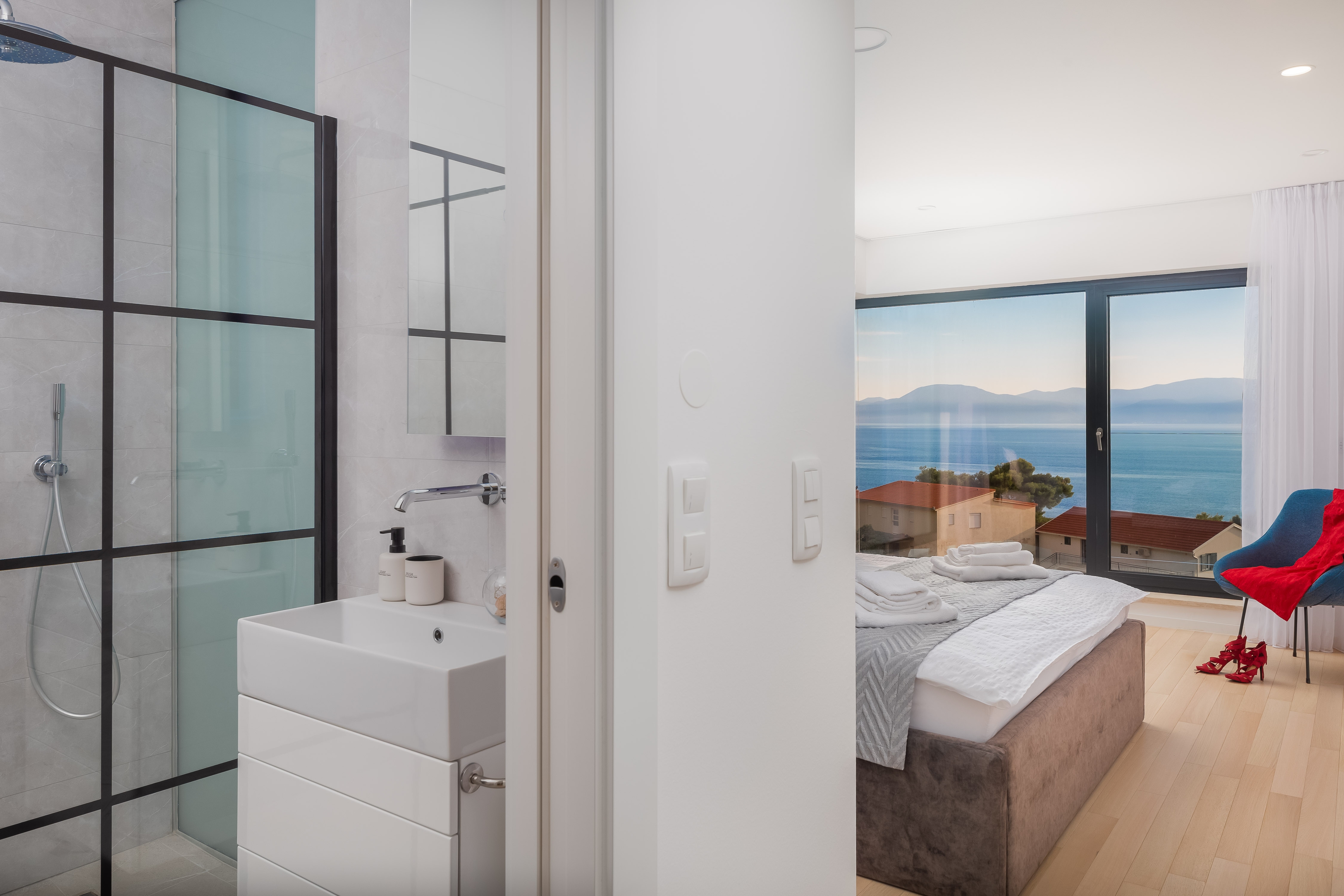 Three bedroom house with terrace and sea view Zaostrog, Makarska  K
