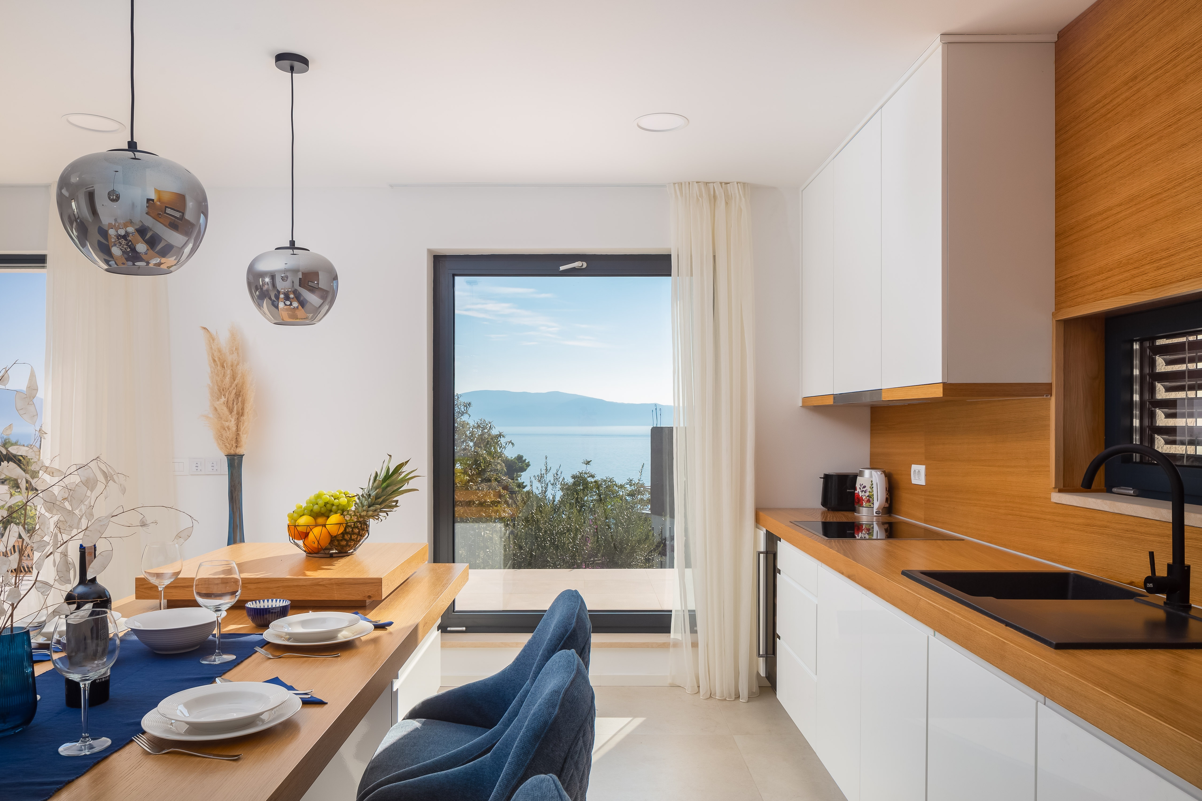 Three bedroom house with terrace and sea view Zaostrog, Makarska  K