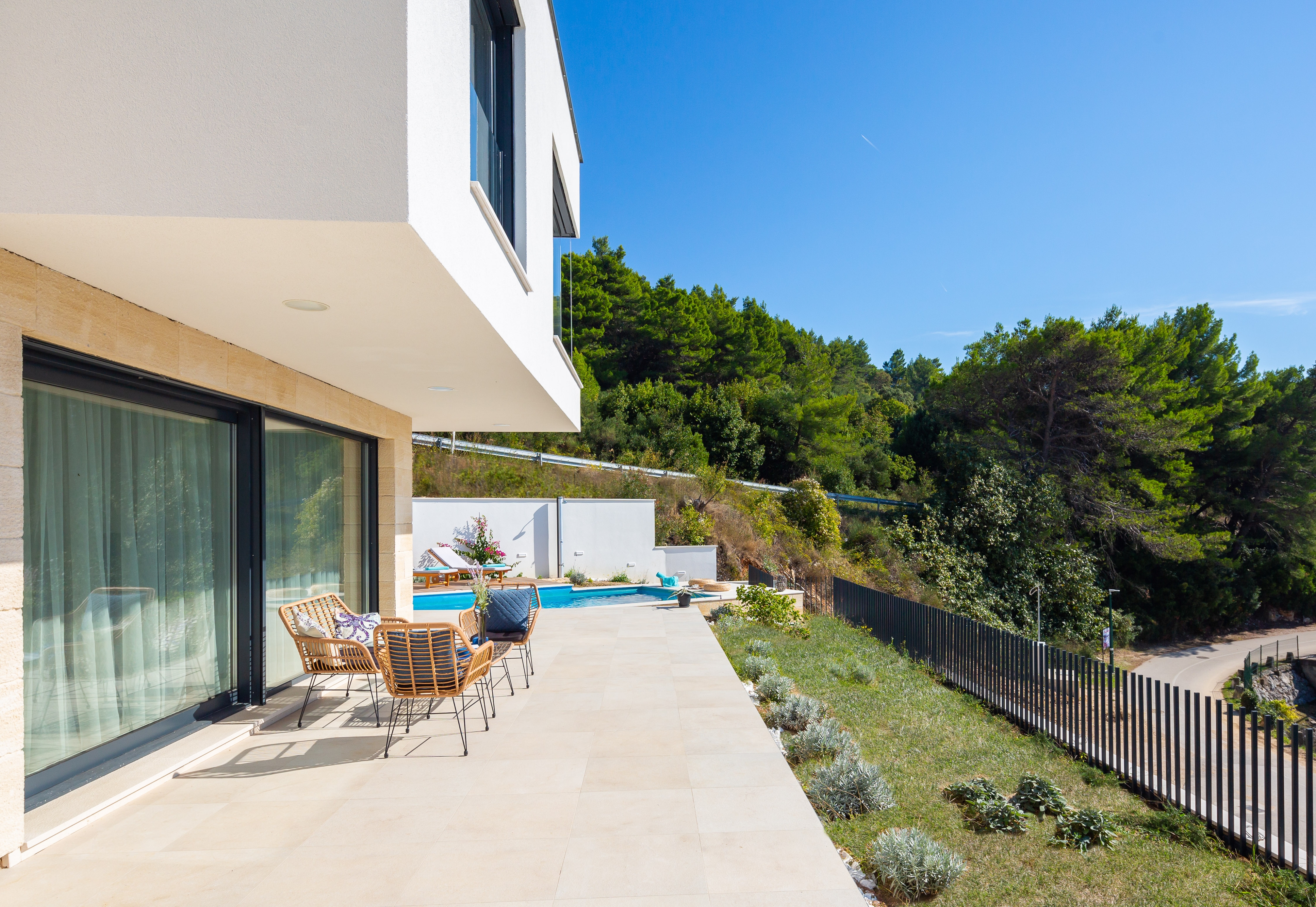 Three bedroom house with terrace and sea view Zaostrog, Makarska  K