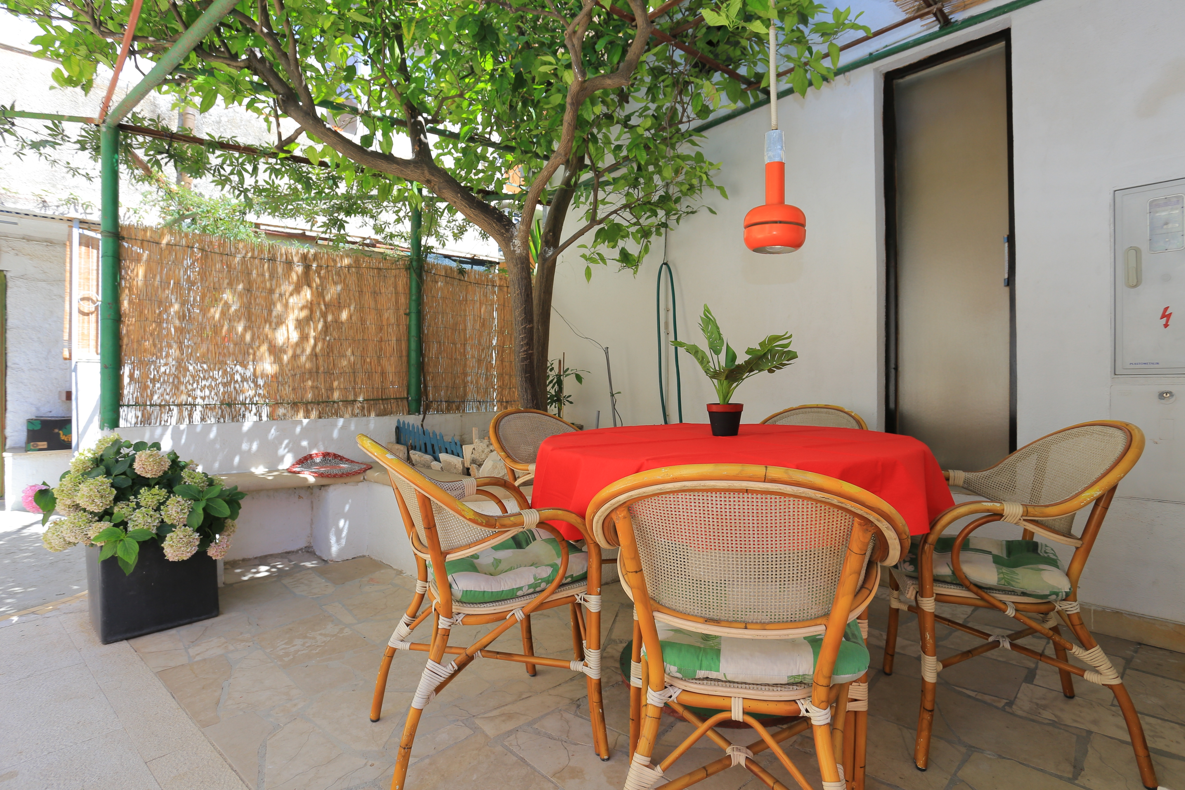 One bedroom apartment with terrace Makarska (A-19038-a) One bedroom apartment with terrace Makarska (A-19038-a)