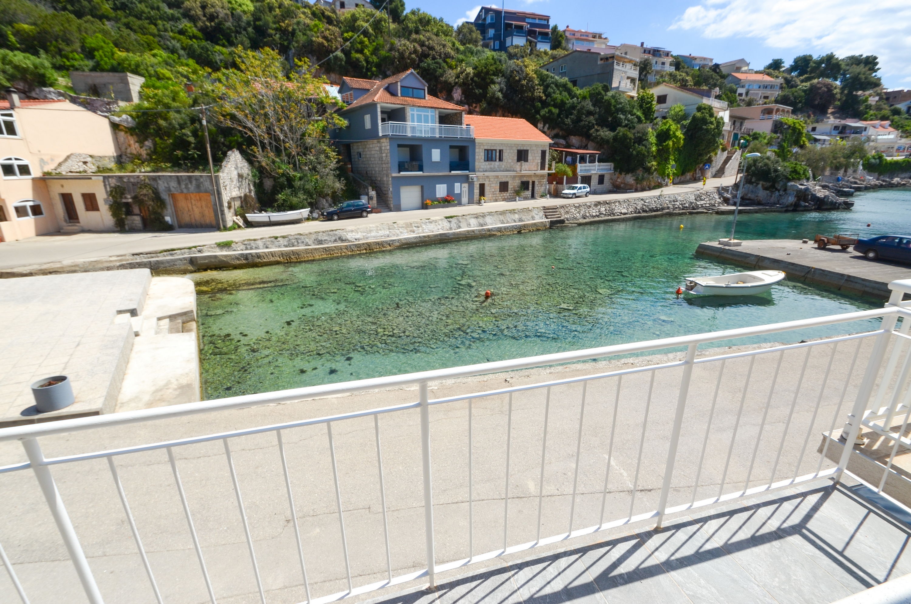 One bedroom house with terrace and sea view Zavalatica, Korčula  K