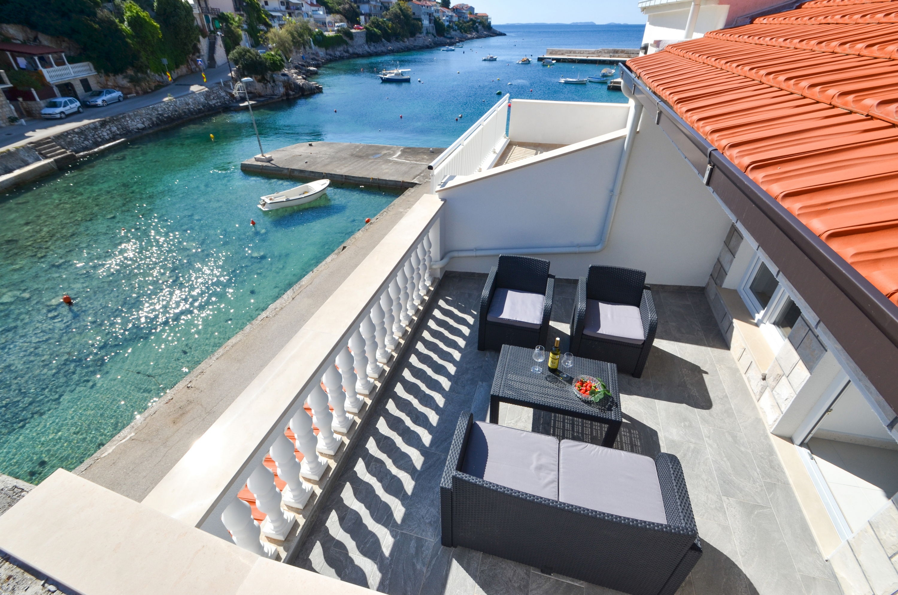 One bedroom house with terrace and sea view Zavalatica, Korčula (K-19045)