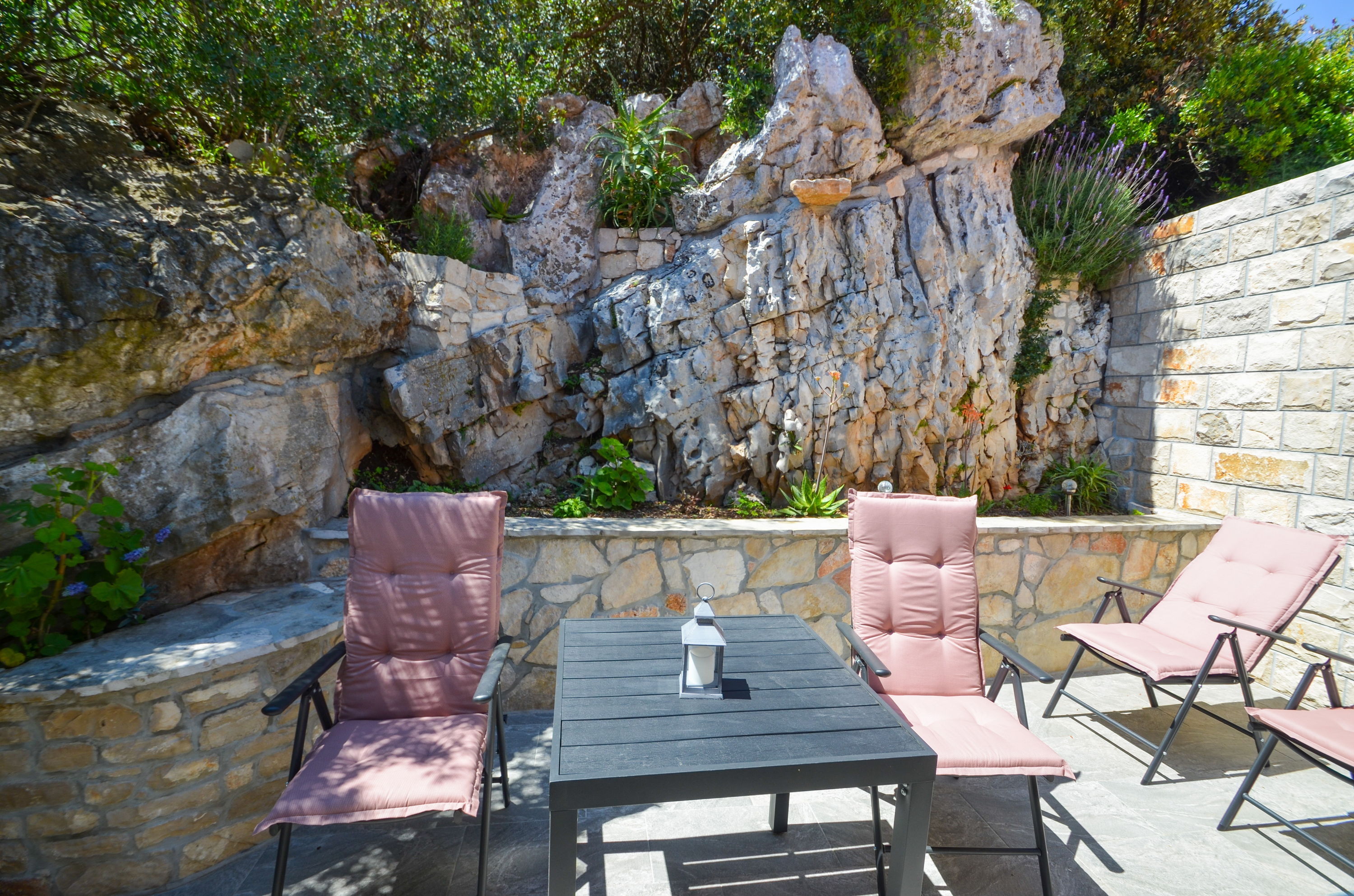 One bedroom house with terrace and sea view Zavalatica, Korčula  K