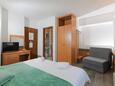 Ložnice Supetar, Ložnice v ubytování typu room, s klimatizací, domácí mazlíčci povoleni a WiFi.
