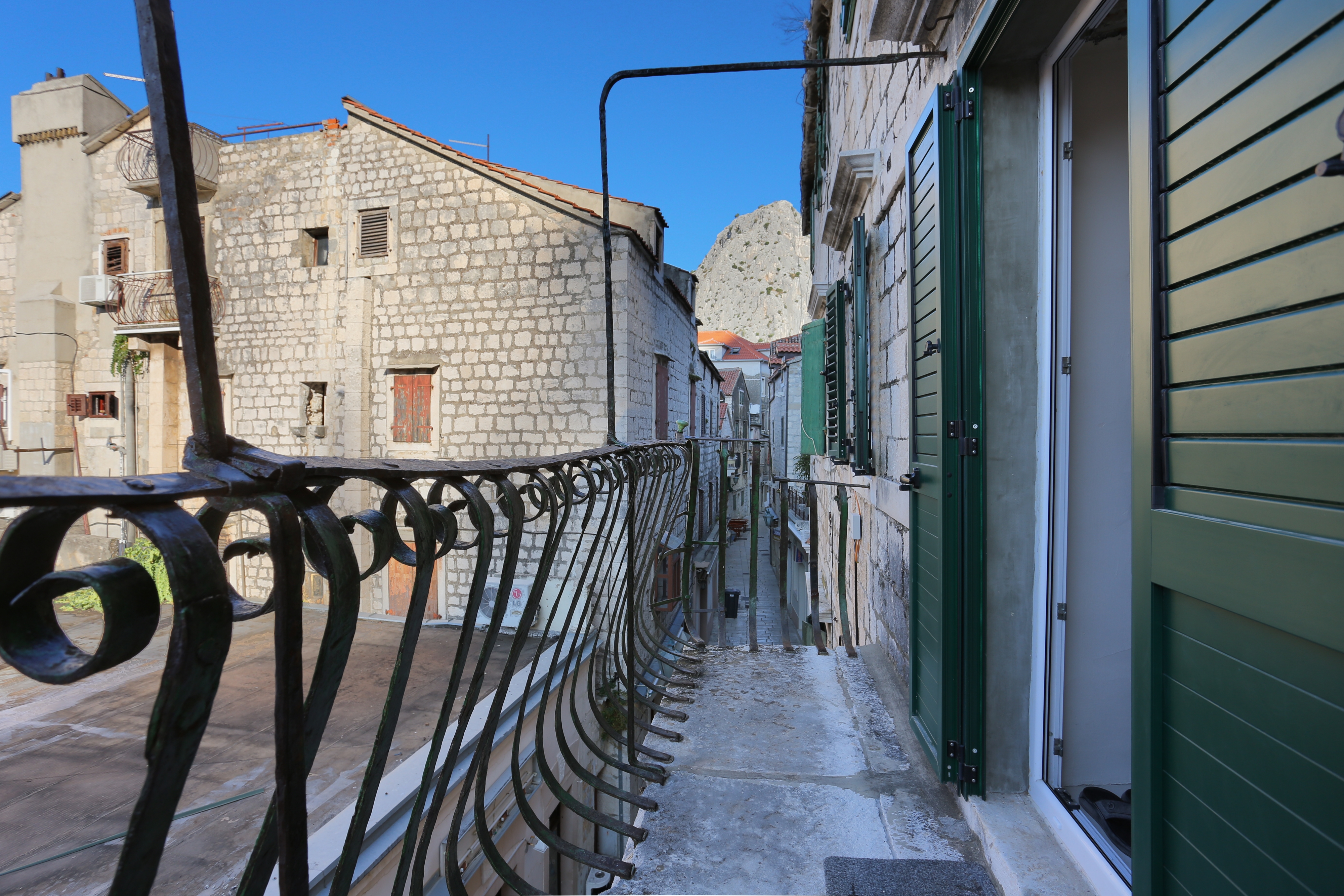 Two bedroom apartment with balcony Omiš  A-a