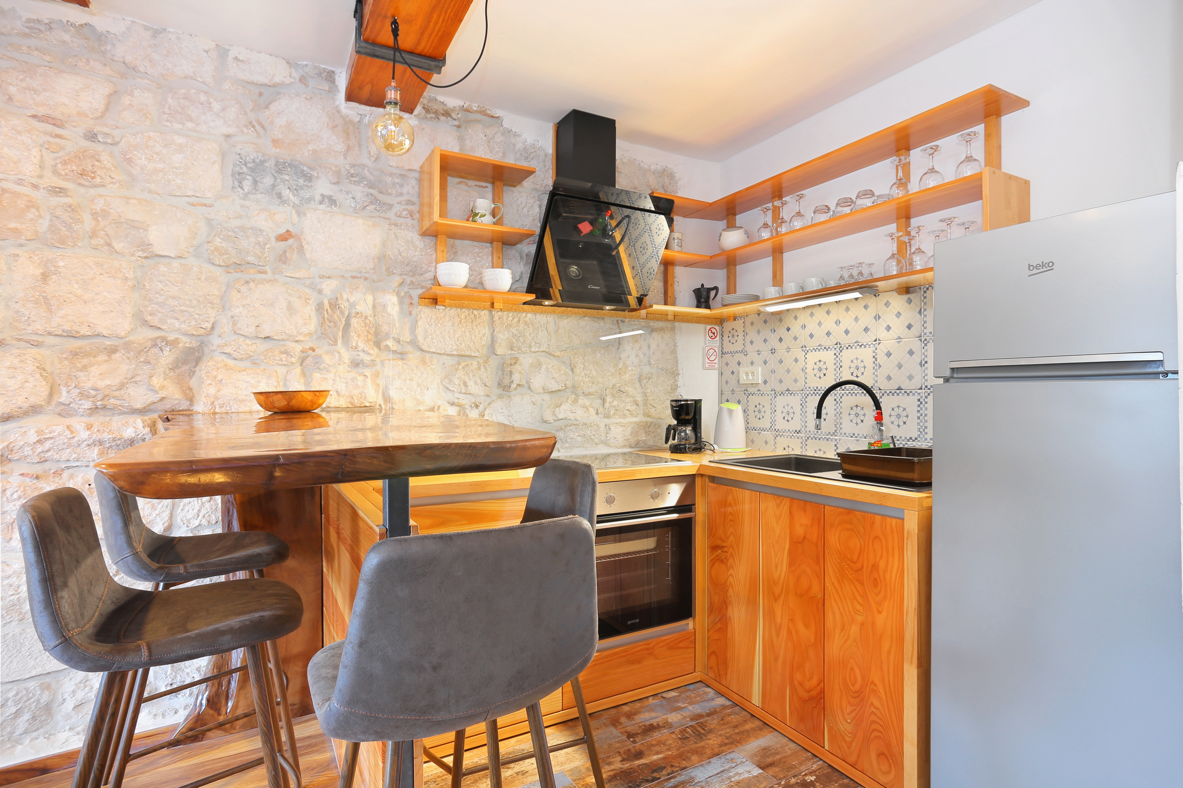 Two bedroom apartment with balcony Omiš (A-19051-a) Two bedroom apartment with balcony Omiš (A-19051-a)