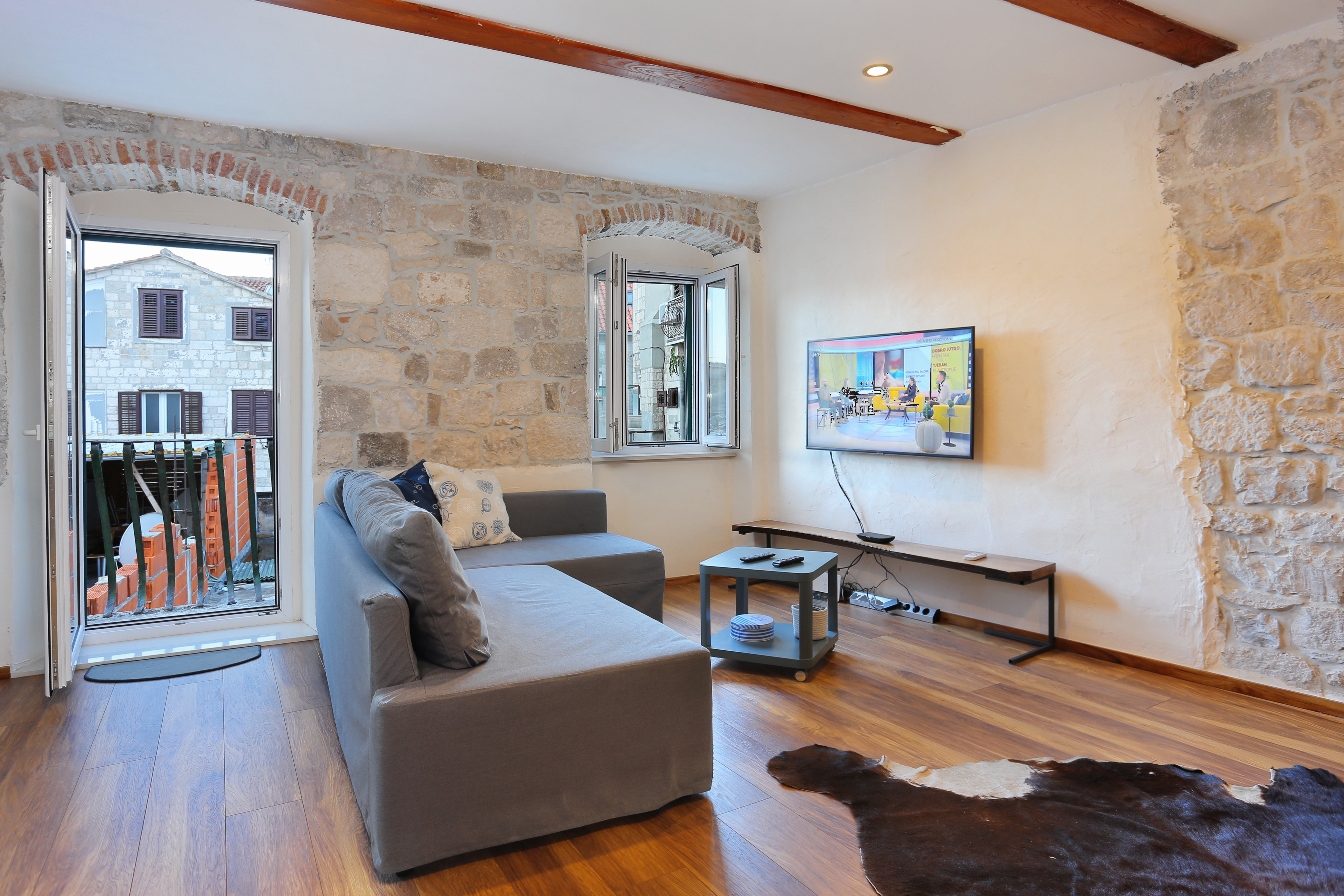 Two bedroom apartment with balcony Omiš (A-19051-a)