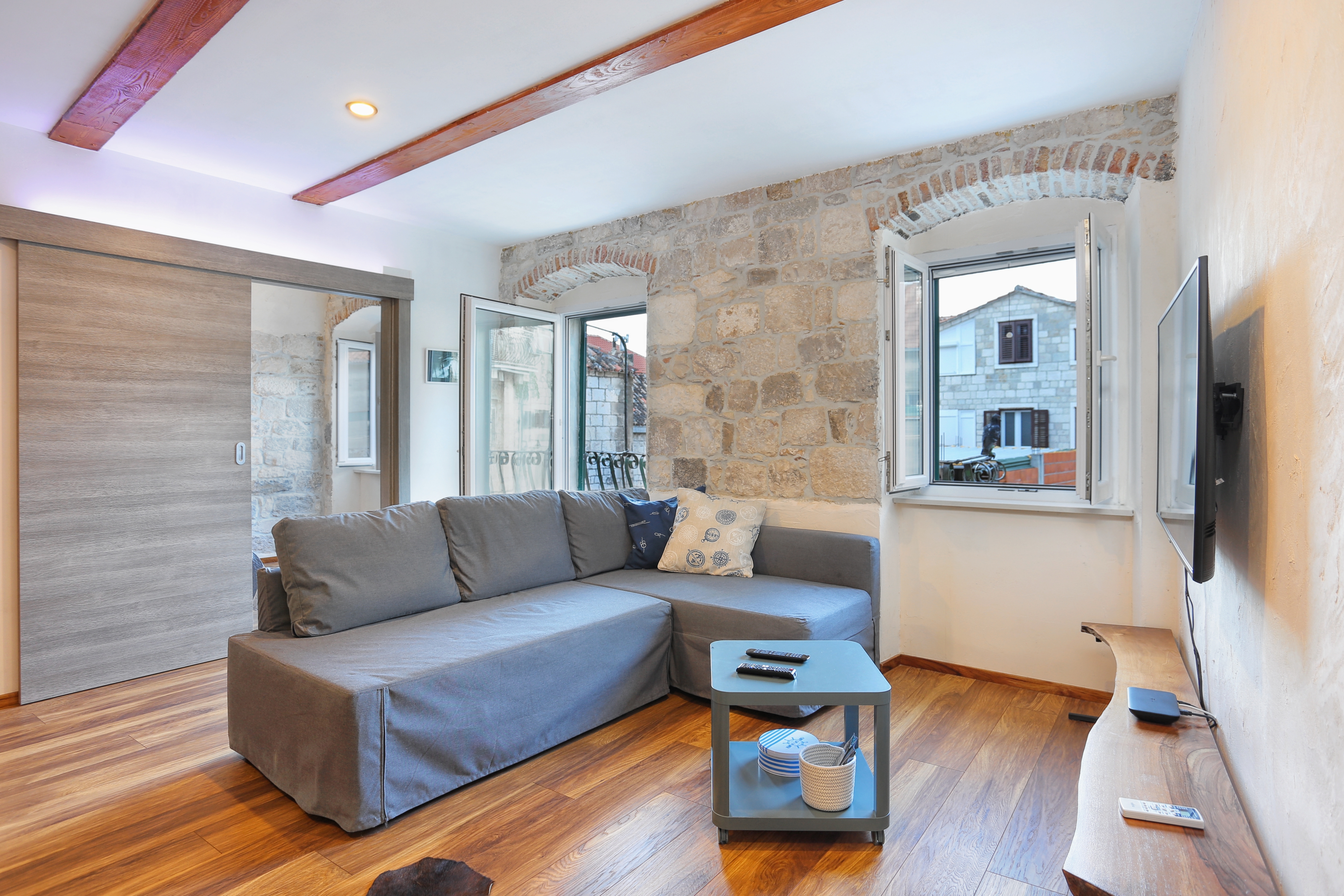 Two bedroom apartment with balcony Omiš (A-19051-a) Two bedroom apartment with balcony Omiš (A-19051-a)