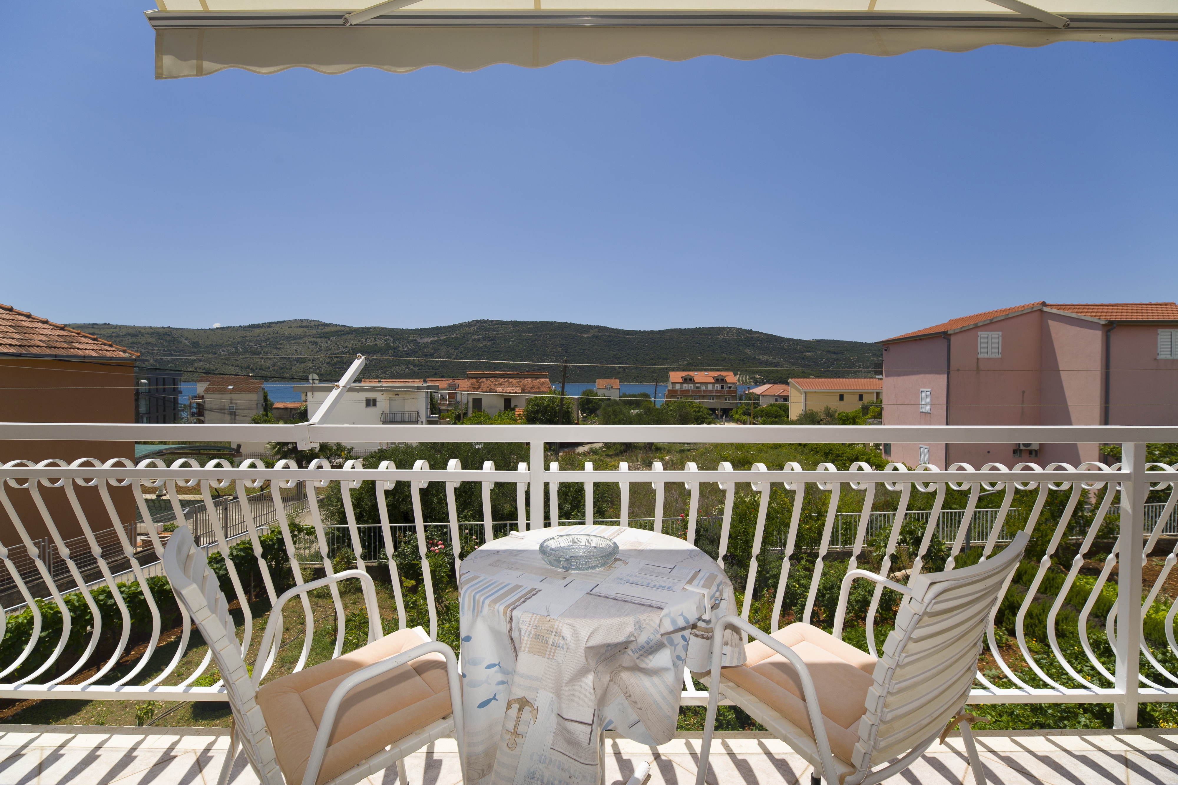 Two bedroom apartment with balcony and sea view Poljica, Trogir  A-b