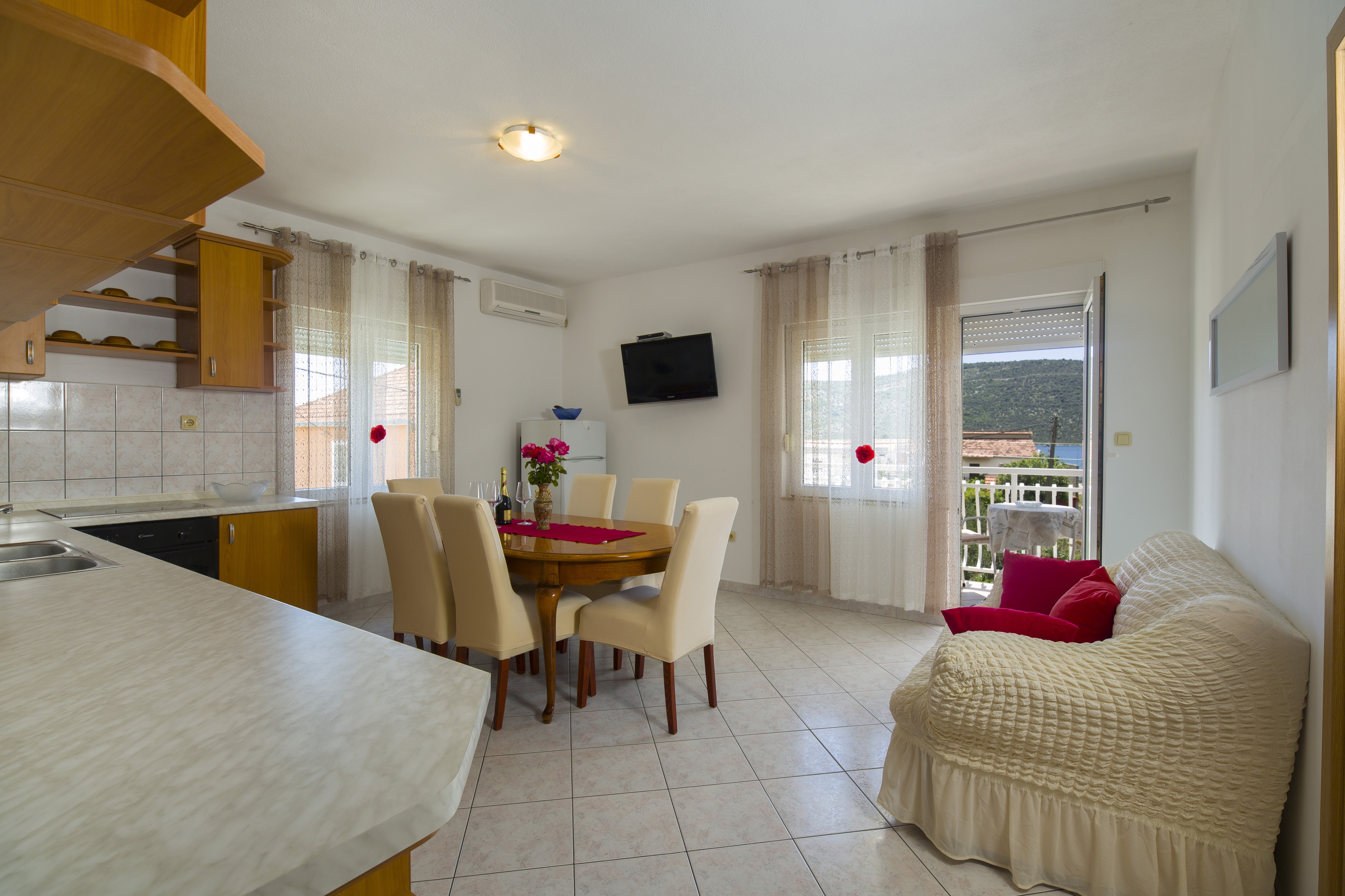 Two bedroom apartment with balcony and sea view Poljica, Trogir (A-19054-b)